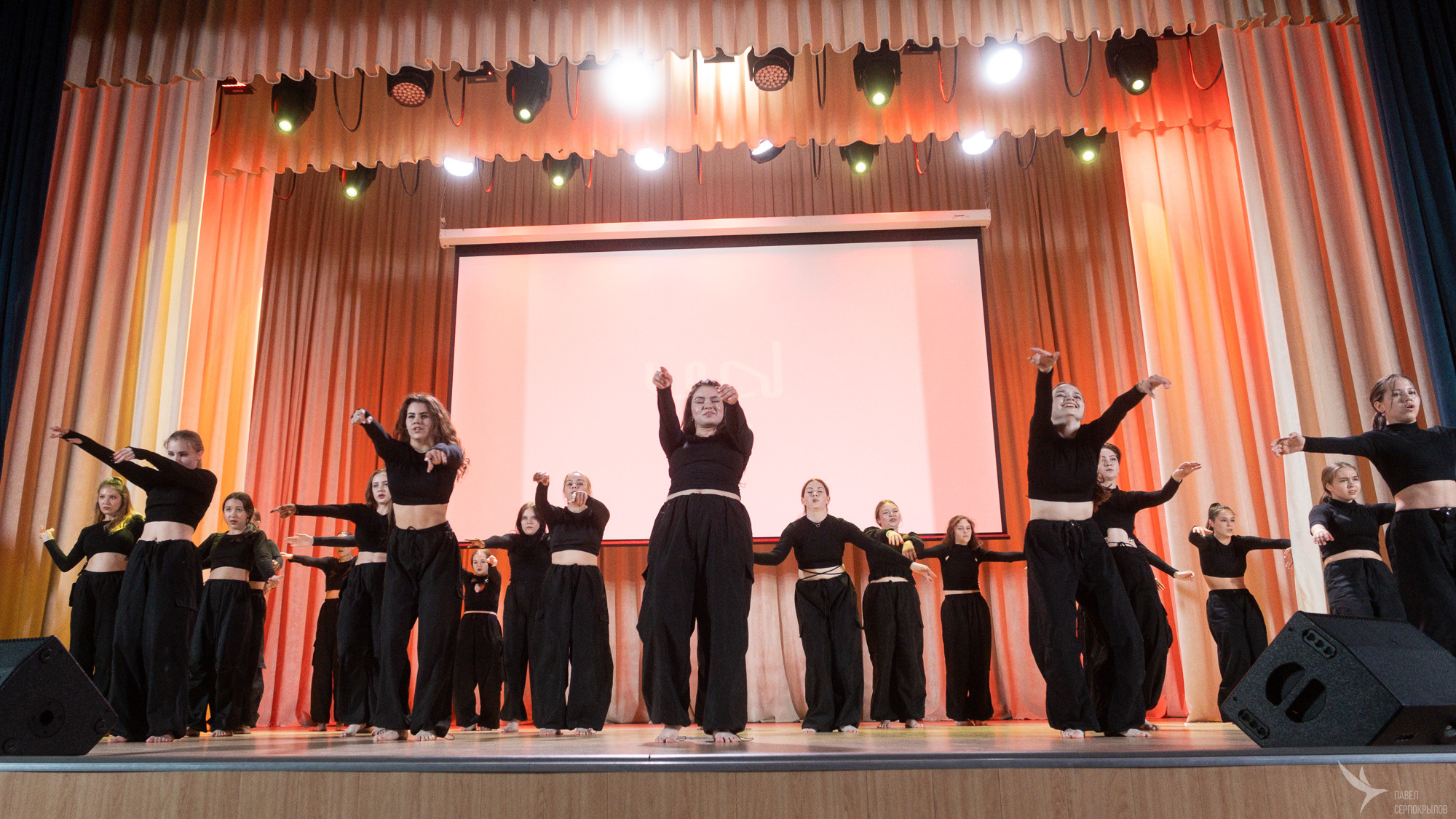 Отчетный концерт танцевальной школы YouDancer. Репортажный фотограф в Казани Павел Серпокрылов