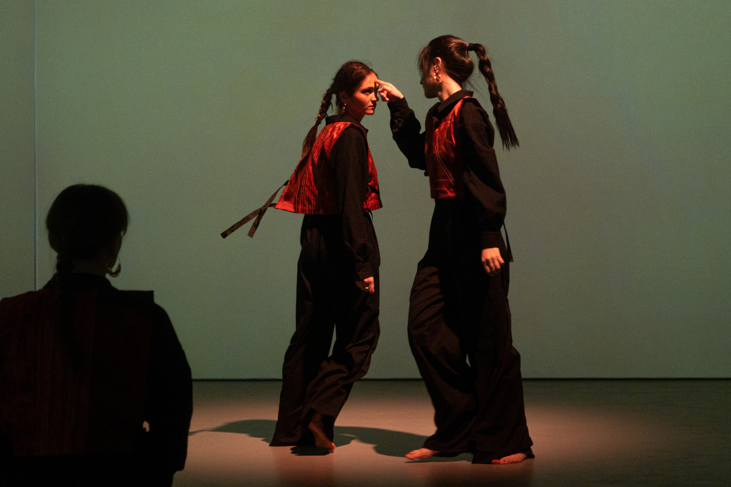 Мультимедийно-пластический перформанс Отражение. Репортажный фотограф в Казани Павел Серпокрылов