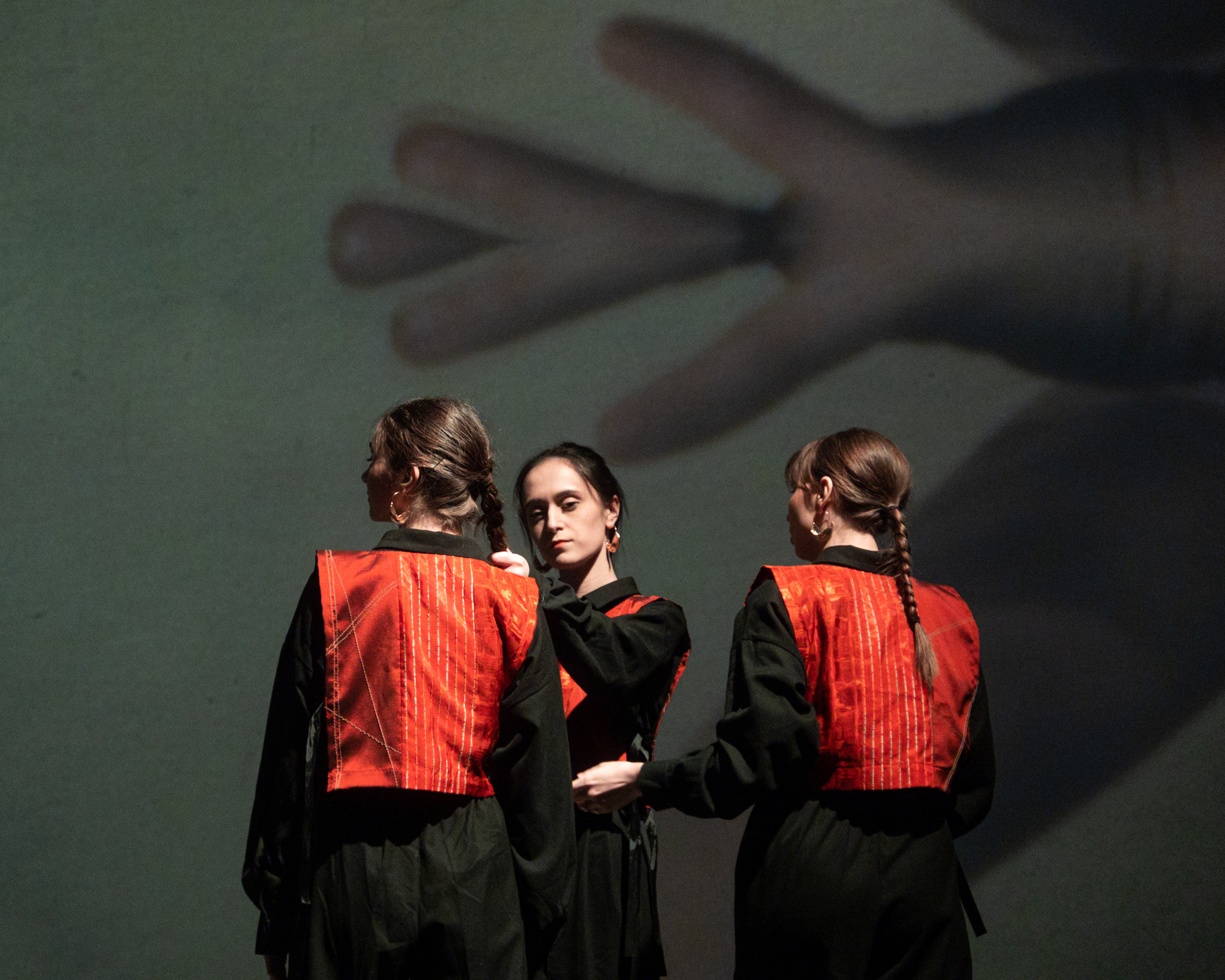 Мультимедийно-пластический перформанс Отражение. Репортажный фотограф в Казани Павел Серпокрылов