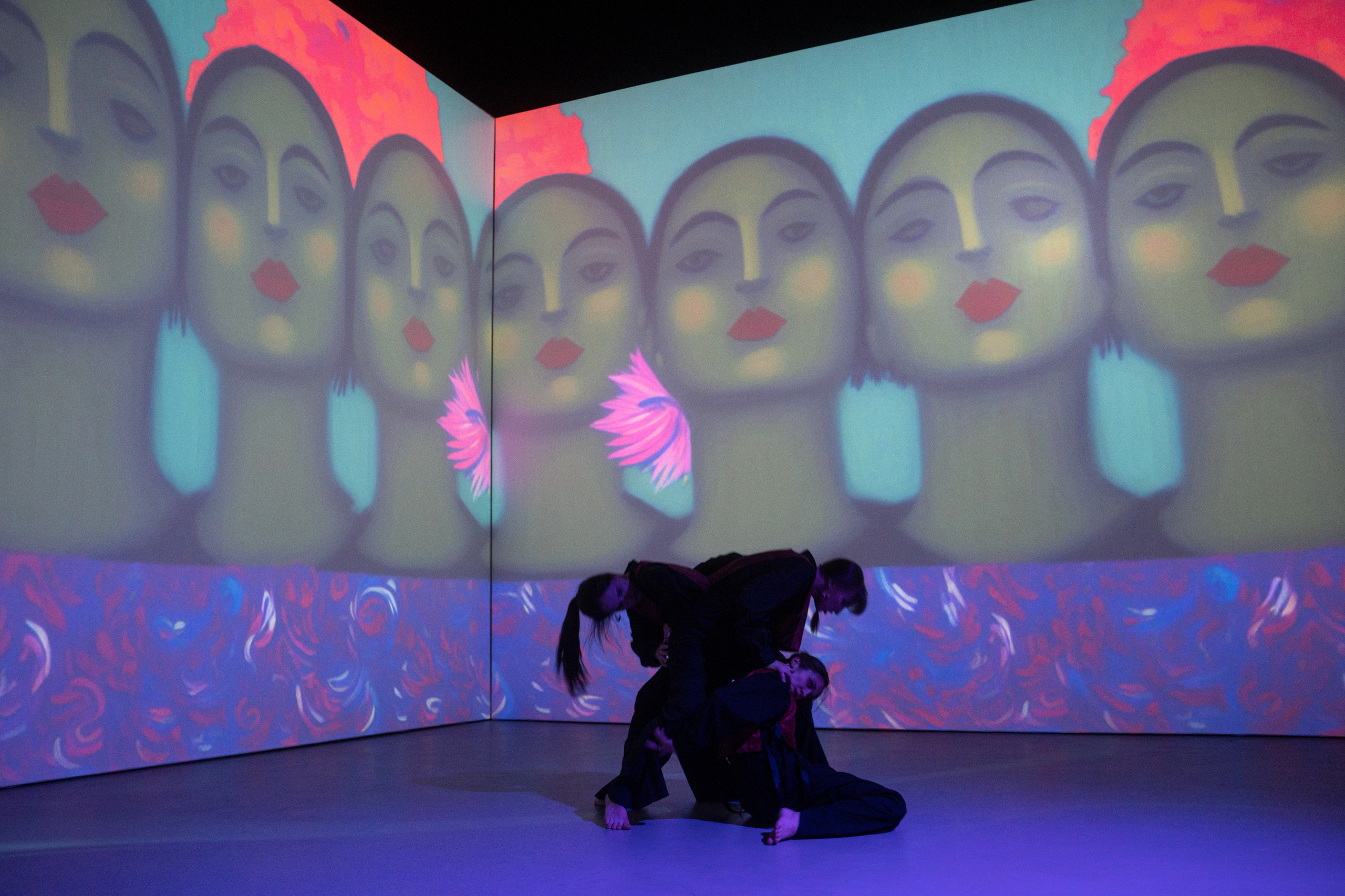 Мультимедийно-пластический перформанс Отражение. Репортажный фотограф в Казани Павел Серпокрылов