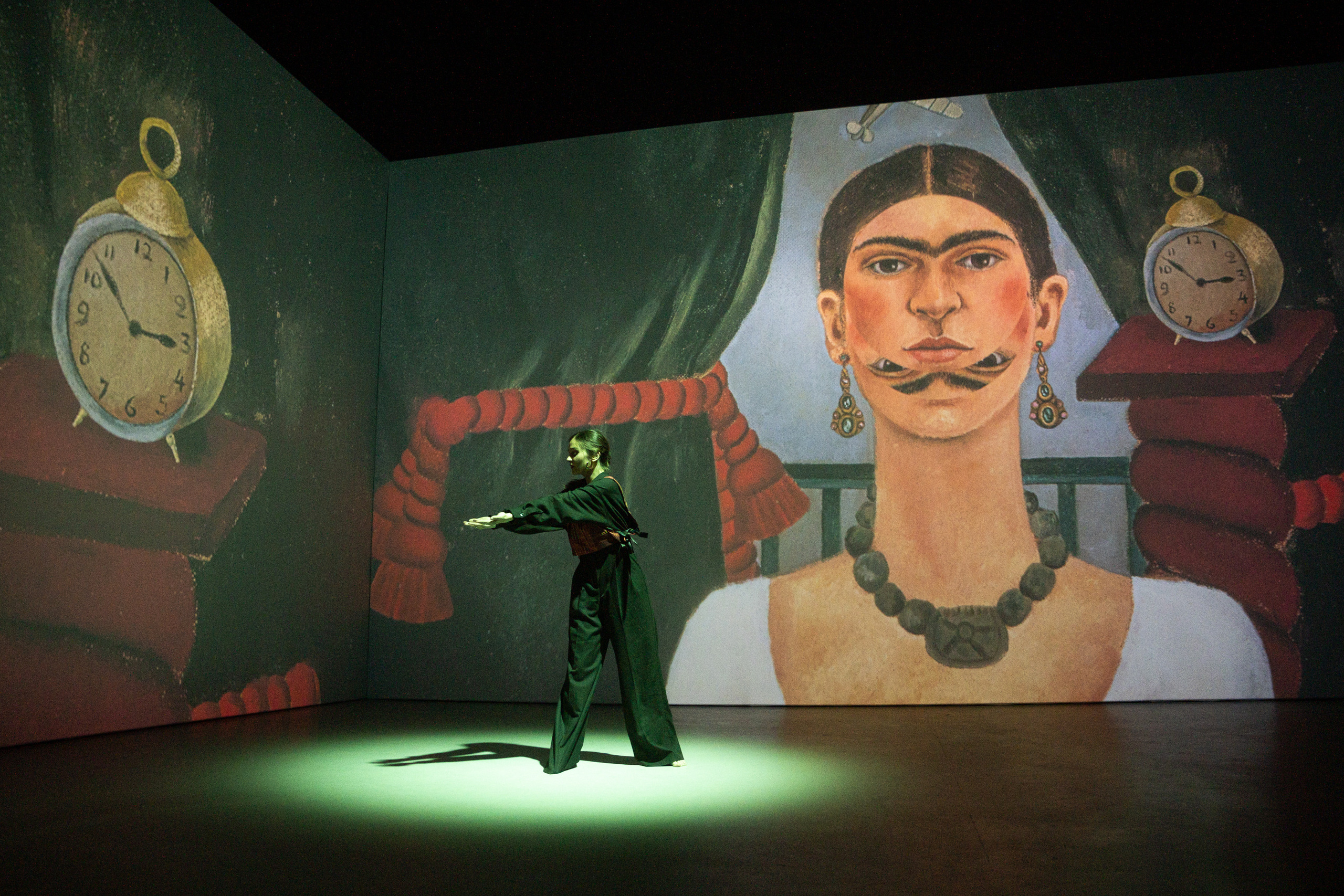 Мультимедийно-пластический перформанс Отражение. Репортажный фотограф в Казани Павел Серпокрылов