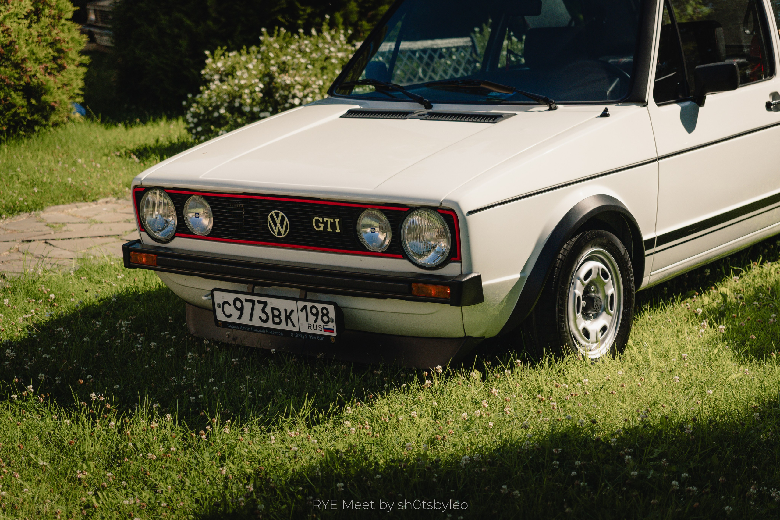 Масштабный летний фестиваль RYE Meet — встреча клуба любителей автомобилей старше 25-лет. Автомобильный фотограф Антон Цырулев