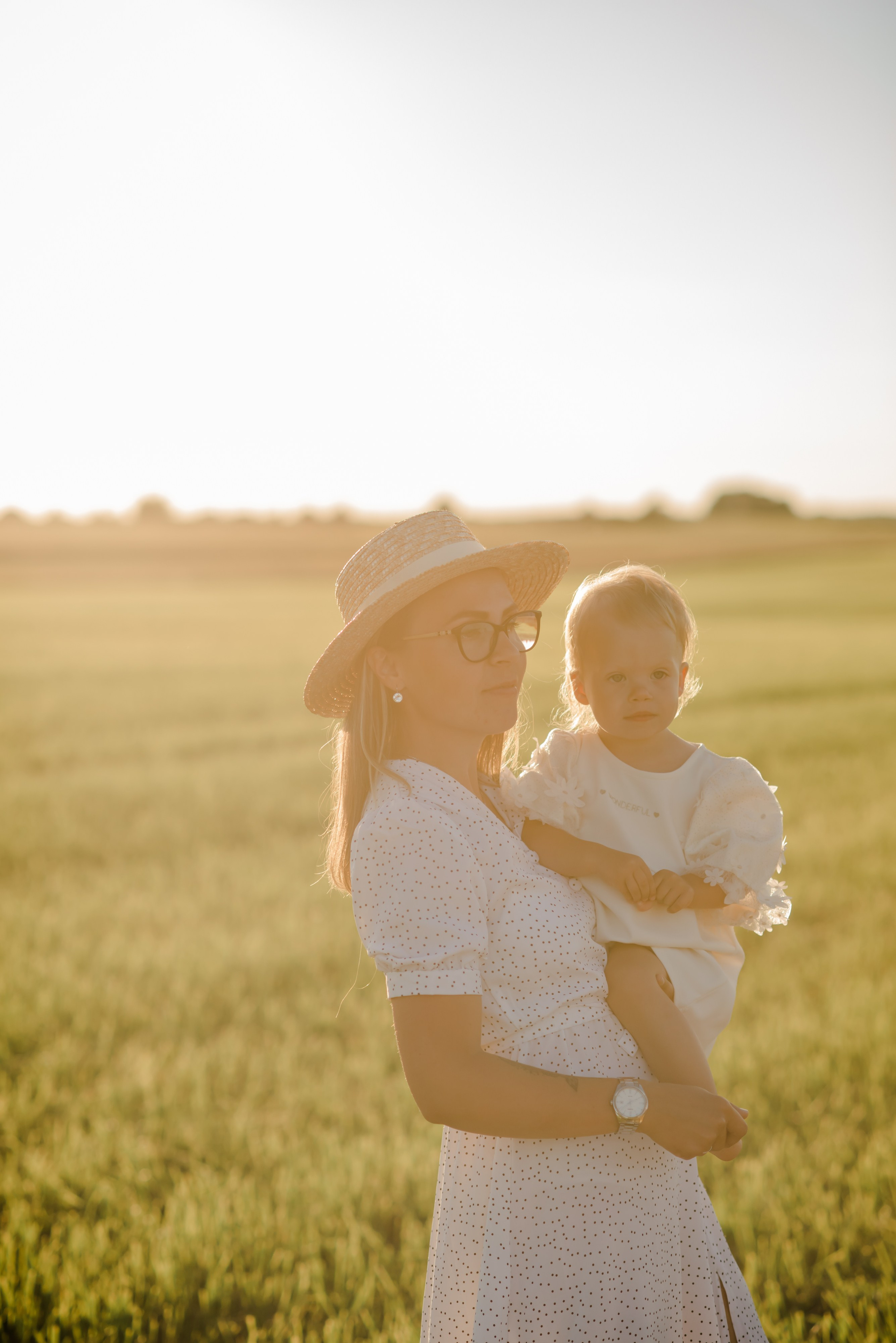 Семья в поле. Свадебный и семейный фотограф Евгения Кононова