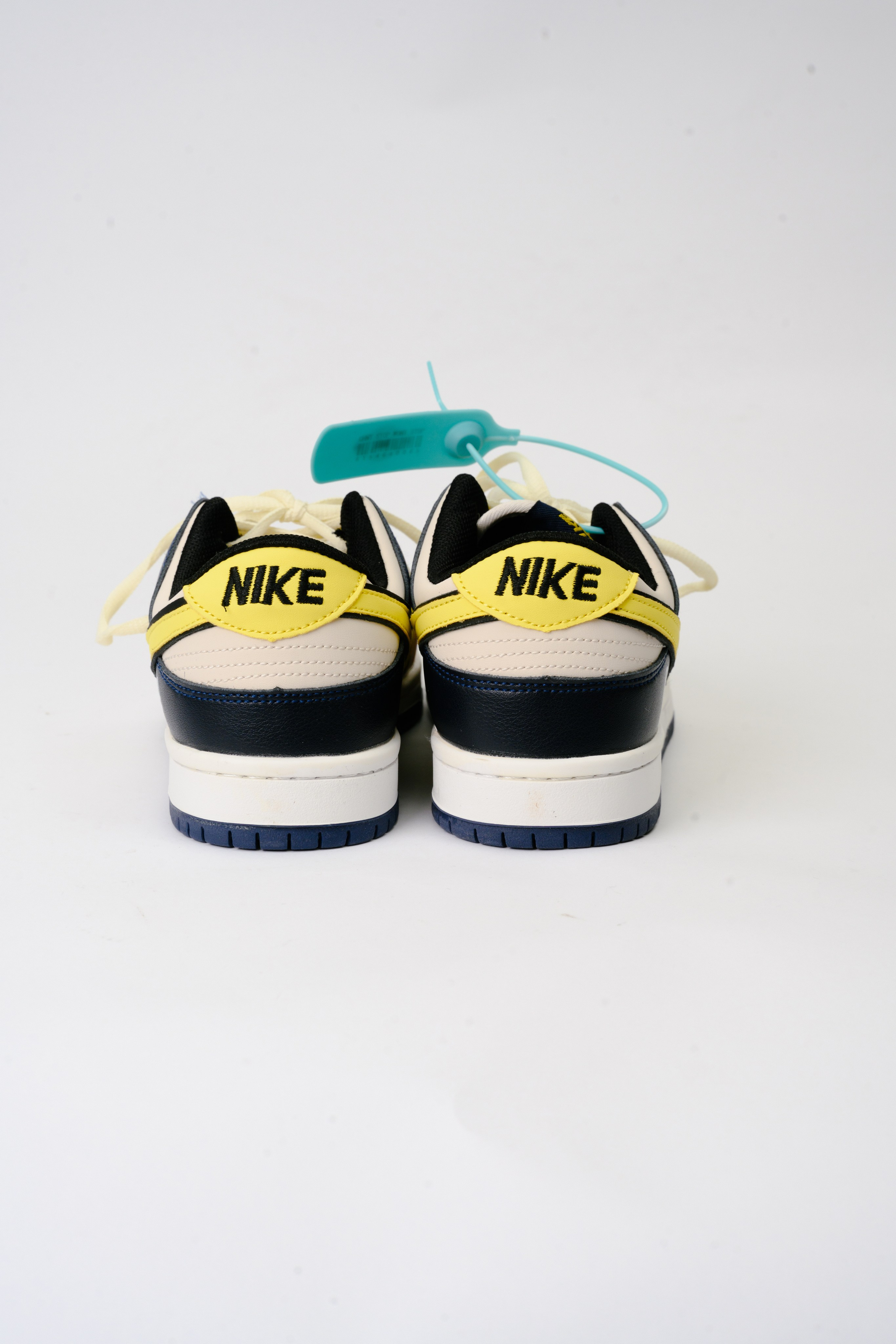 Кроссовки для wb. Фотограф в Красноярске