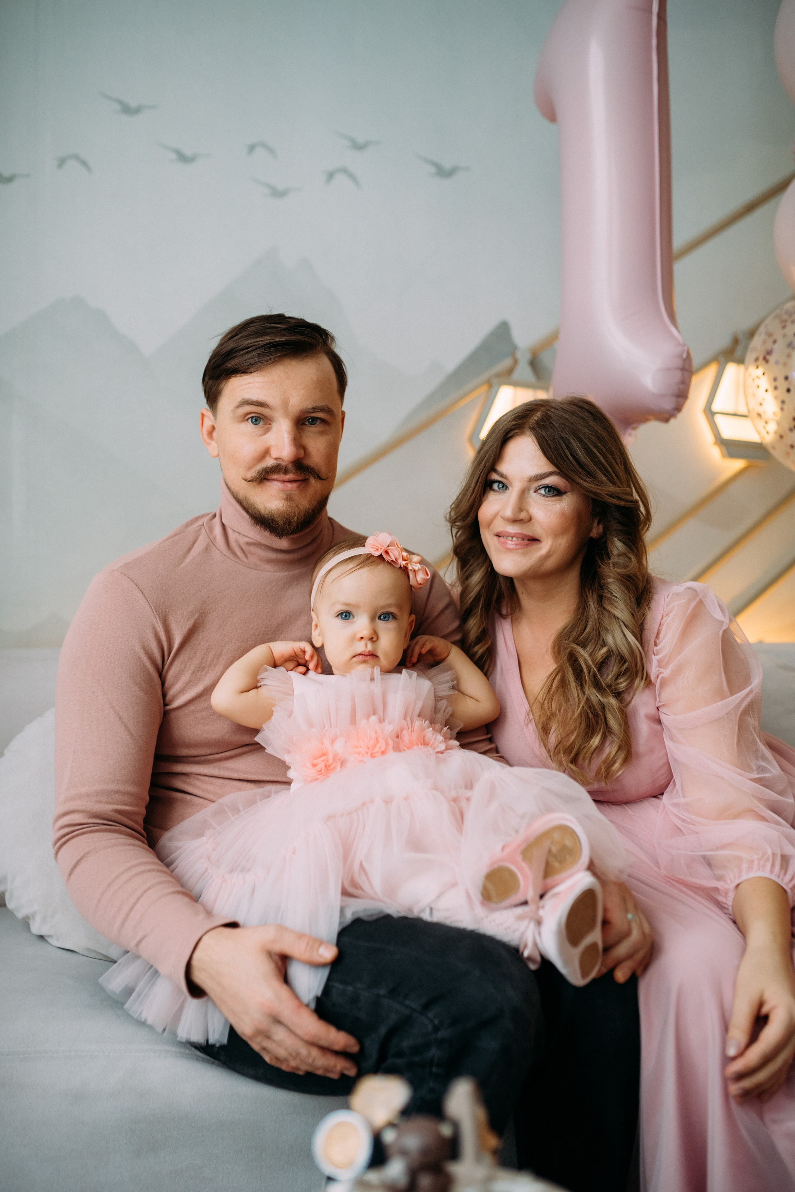 Анна, Мишель, Виктор — годовасие в студии