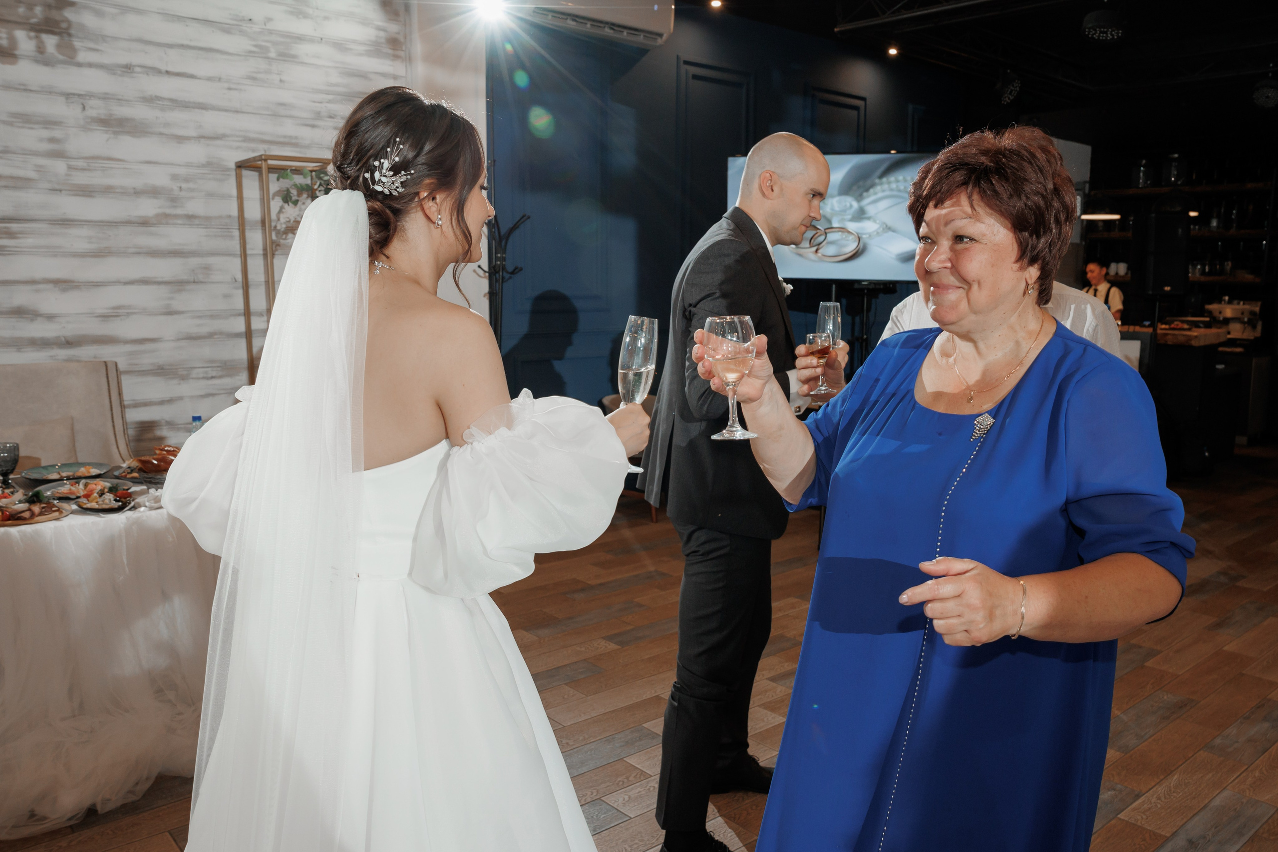 Полина и Дмитрий, загородный клуб «Барин», ЗАГС в г. Пушкино. Свадебный и репортажный фотограф (Москва, Королев и другие)