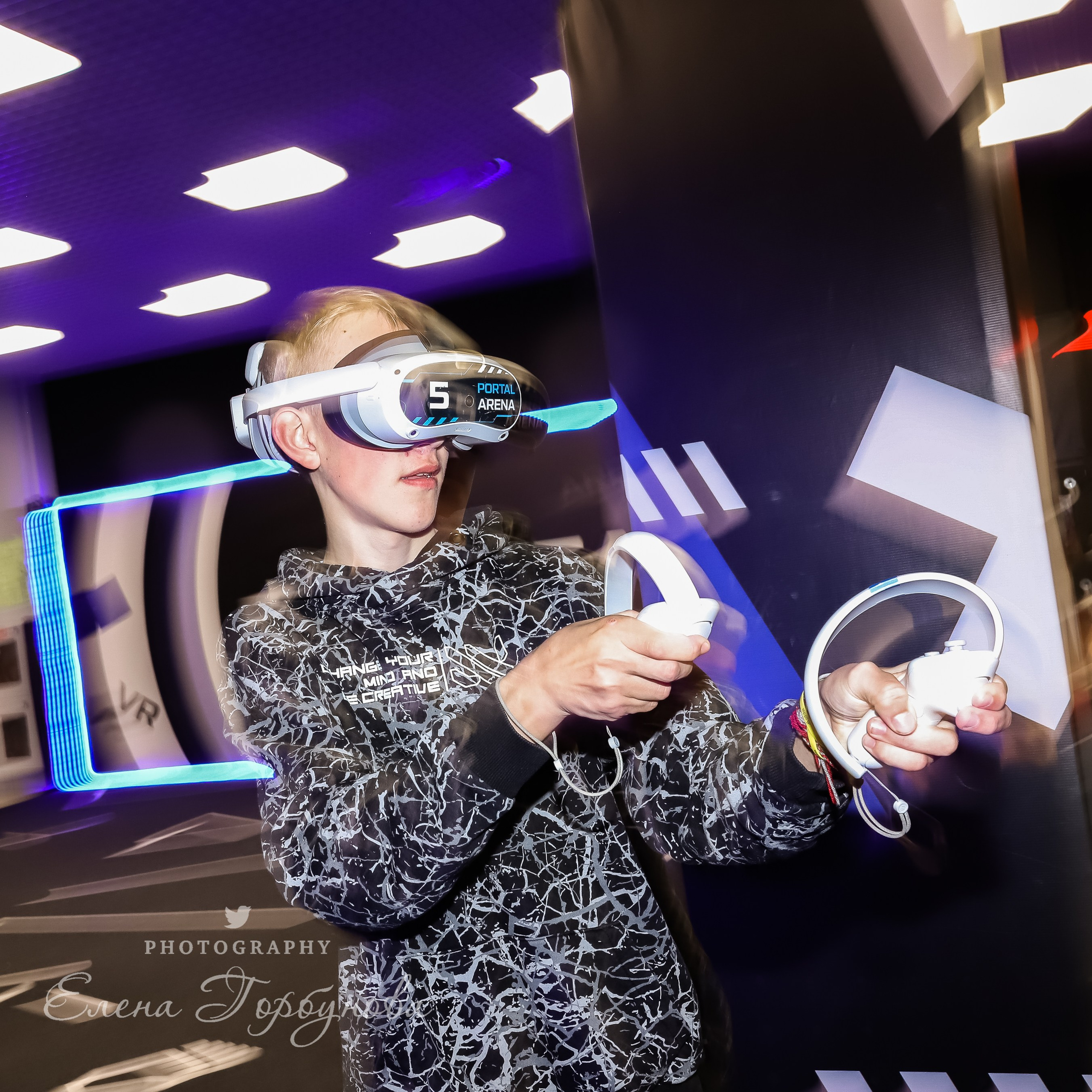 Виртуальная реальность. фотосессия дня рождения в VR PORTAL