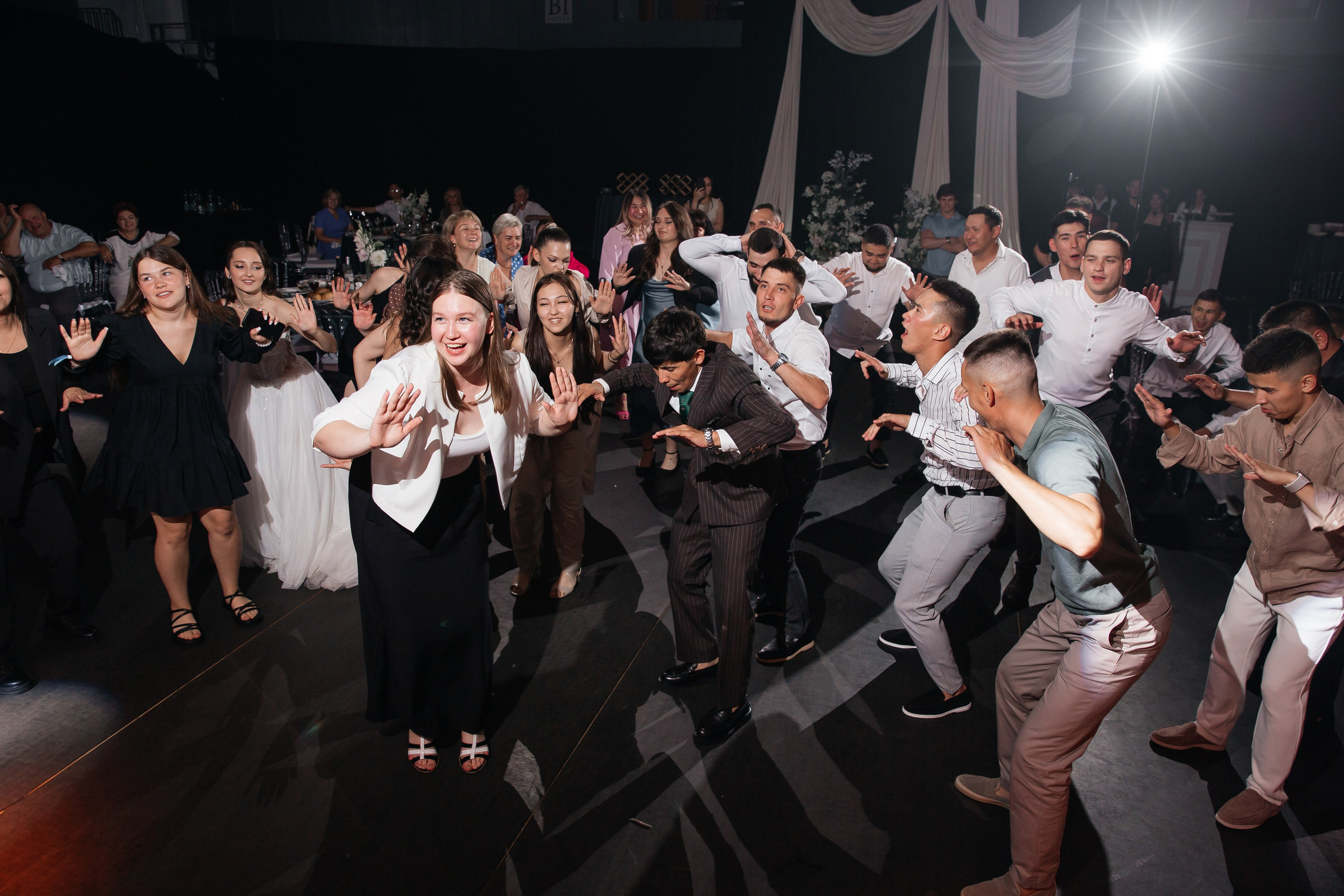 Уютная свадьба — Аскар и Катя на Марсовом поле. Свадебный фотограф в Оренбурге Илья Володьков