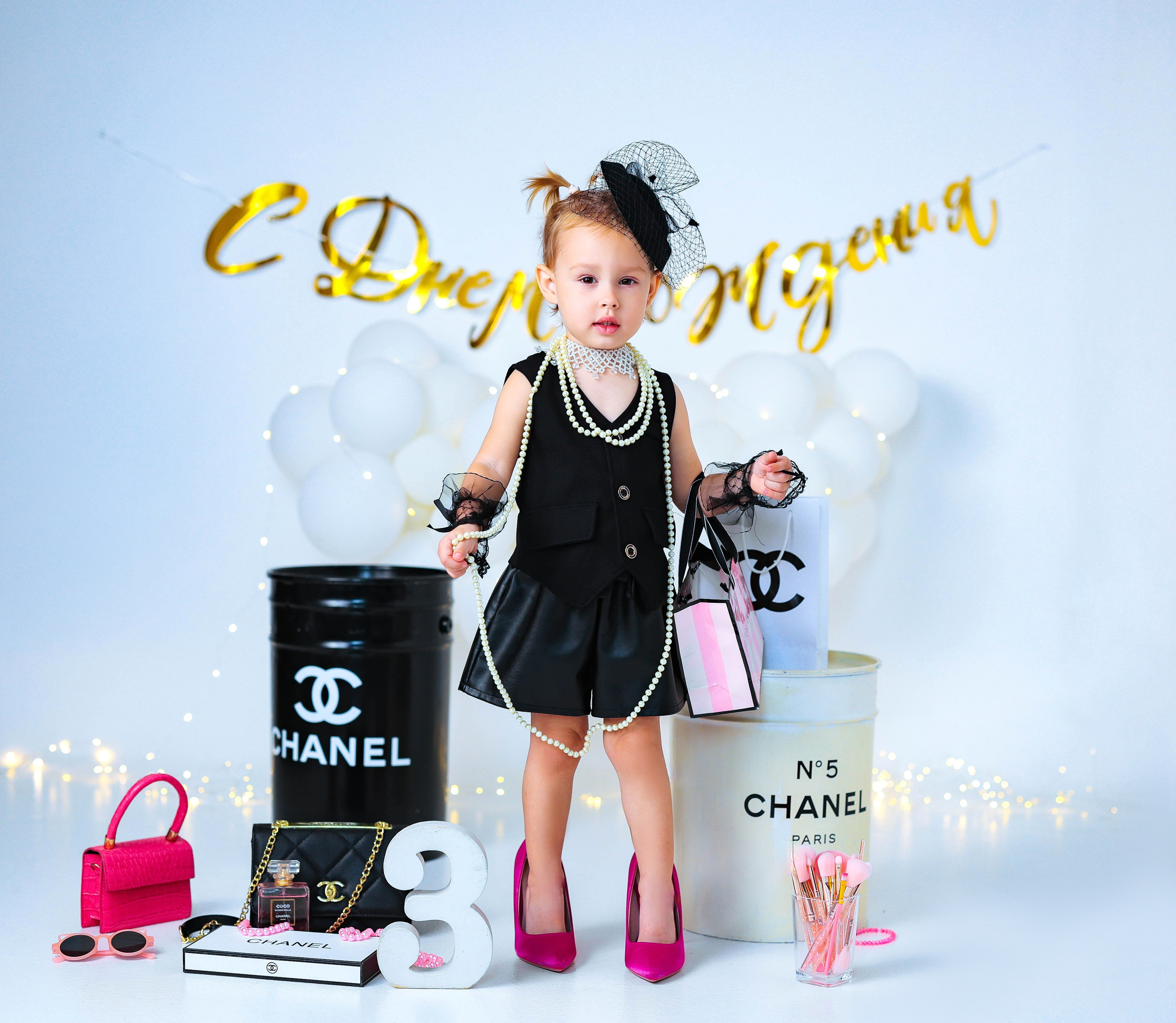 Малышки Антураж