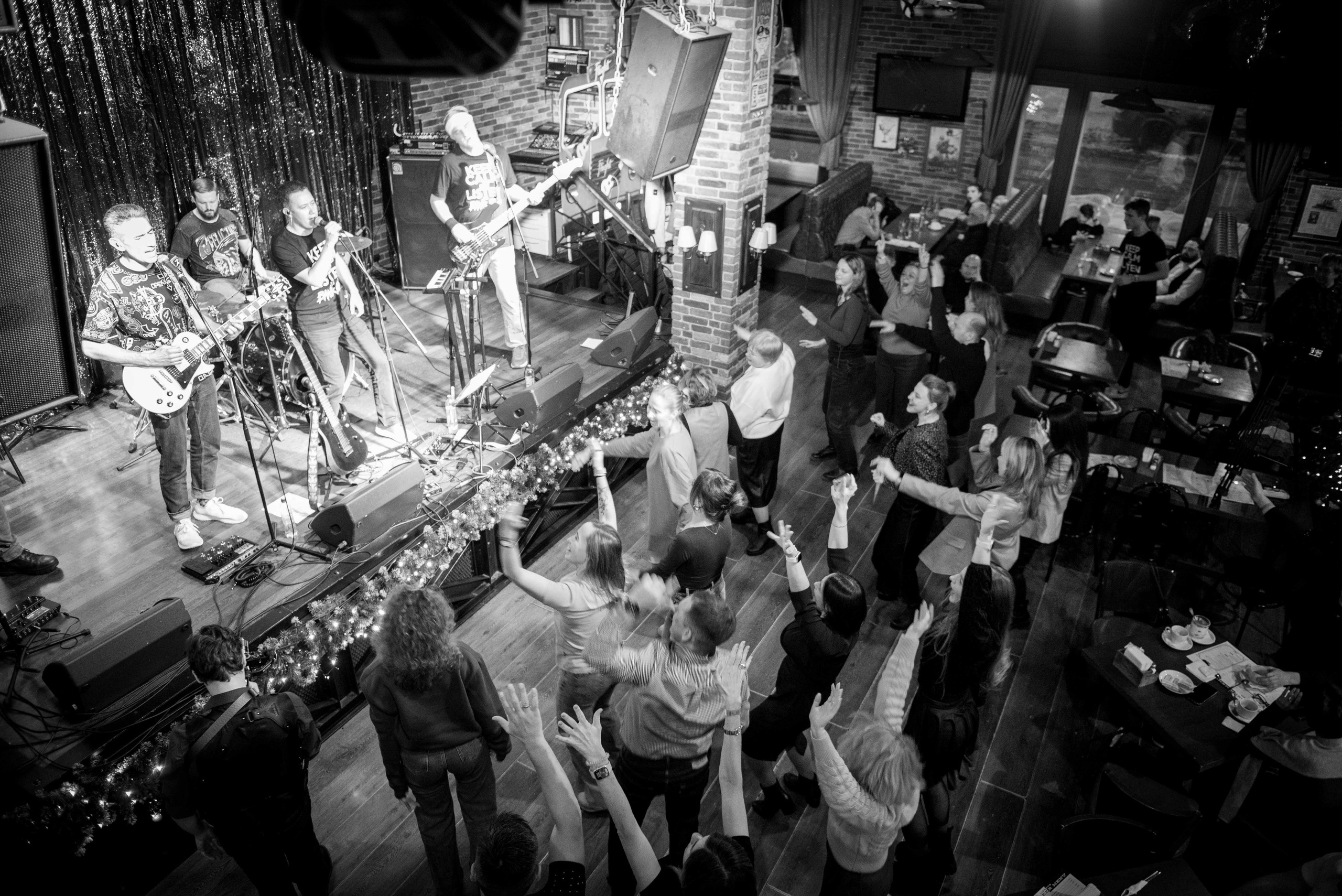 LifePub 16.12.2024. Московская кавер-группа BankBand