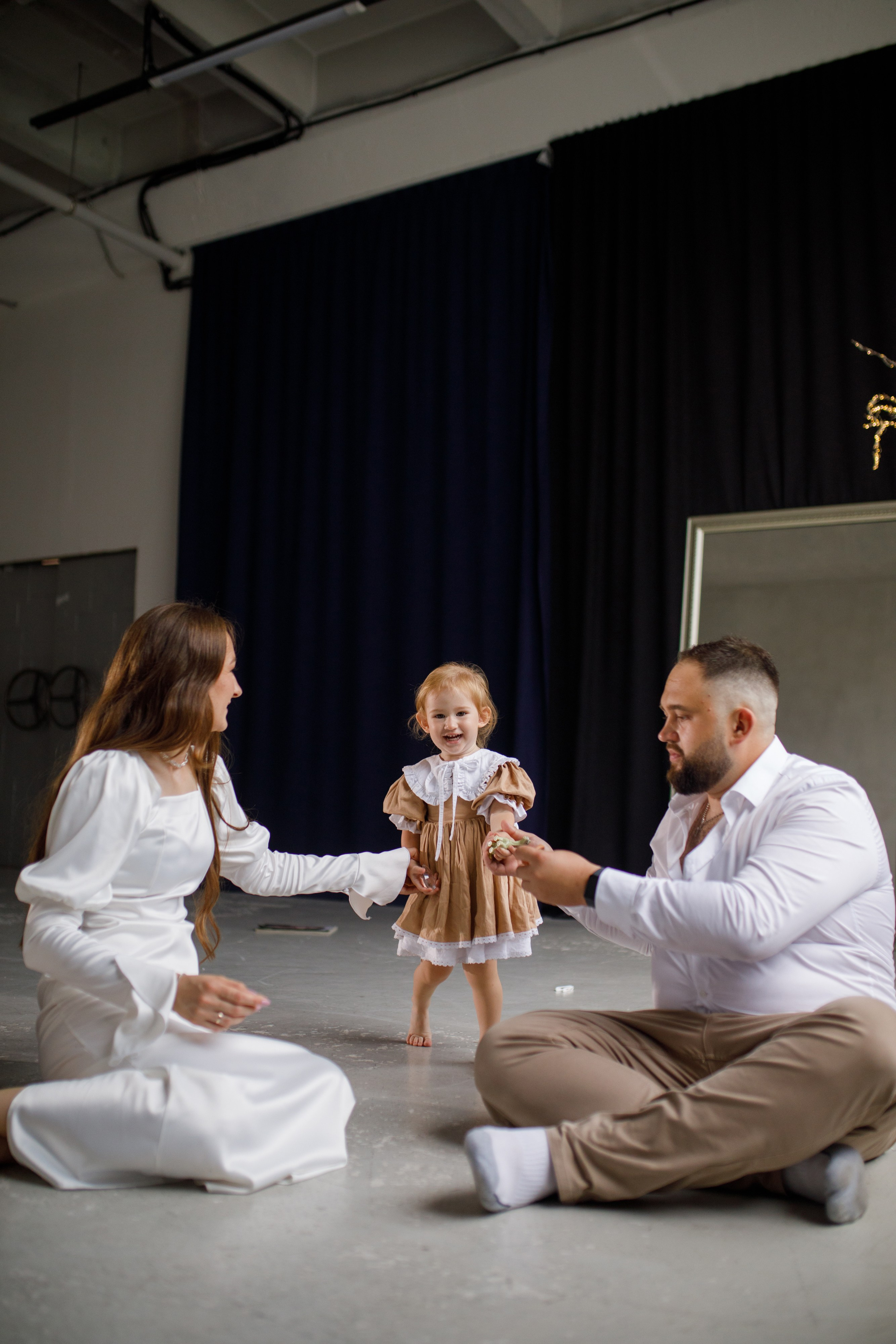 Семейная фотосессия в студии 2 года Валерии. Фотограф в Уфе Ирина Идрисова