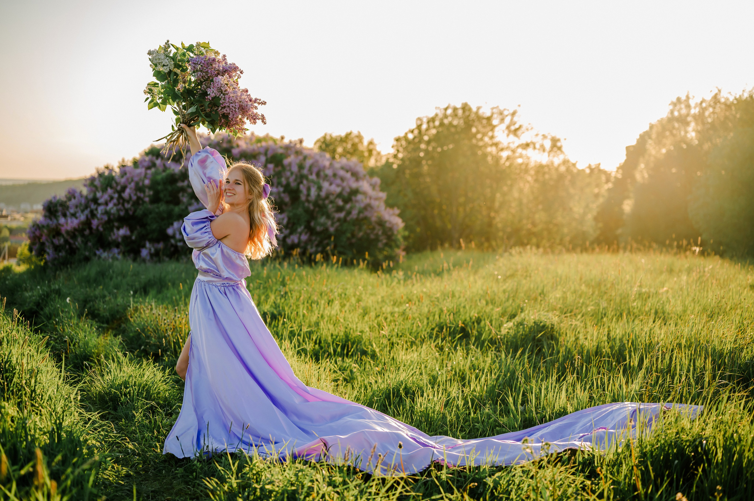Юлия и сирень. Свадебный и семейный фотограф Евгения Кононова