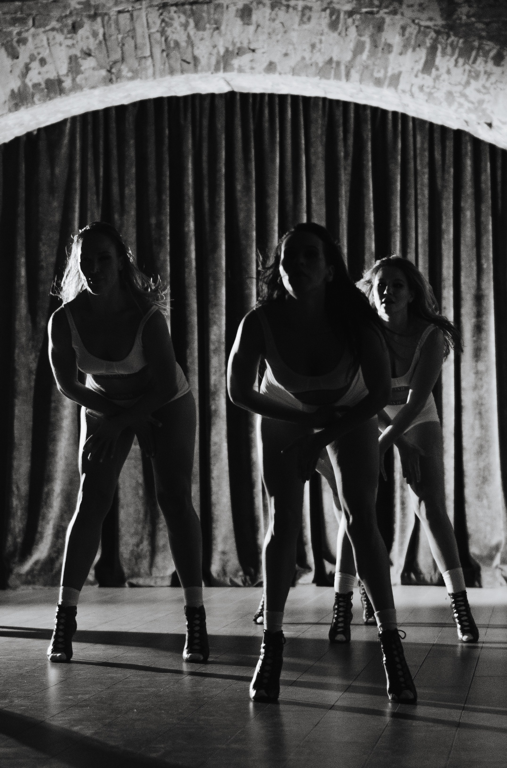 Фото-подглядки с видеосъемки танцевальной команды «Secret». Денисова Аля — фотограф для парных съемок и индивидуальных историй в Барнауле