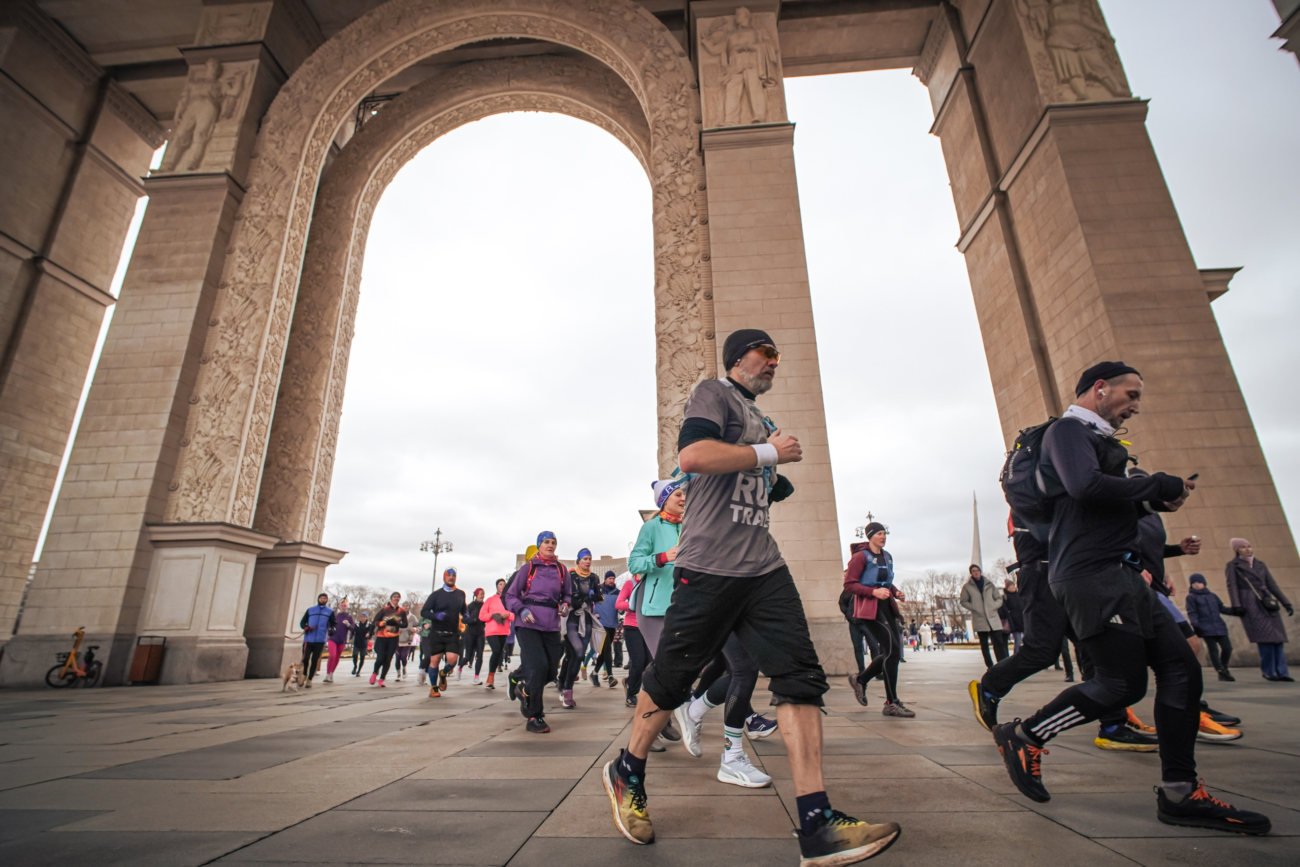 #марафонудома #яuzarun 2024 2-я петля, группа 6:30. Роман Капилюшов. Бег. Фото. Видео. г. Люберцы