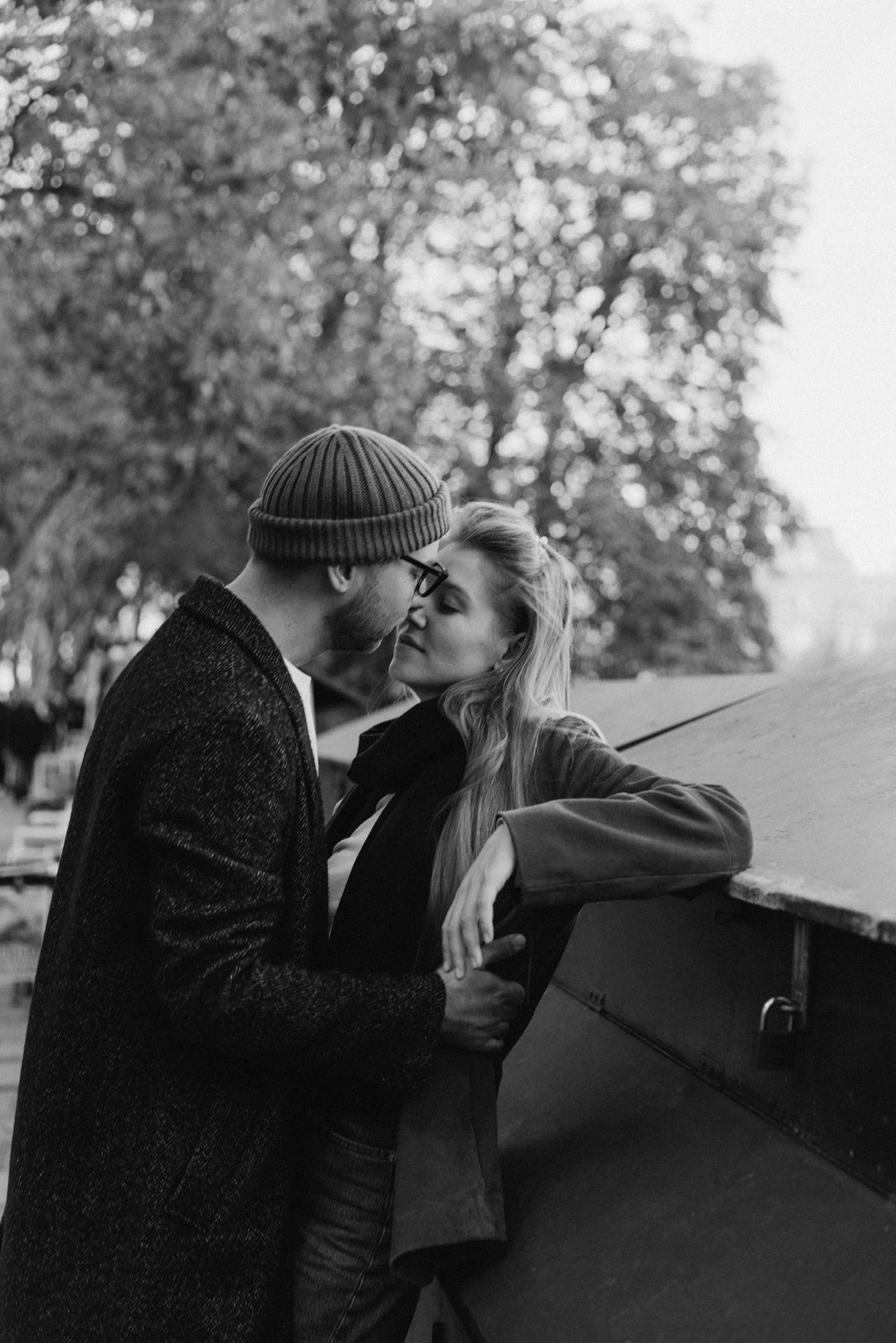 Love you a thousand times. Photographer in Paris