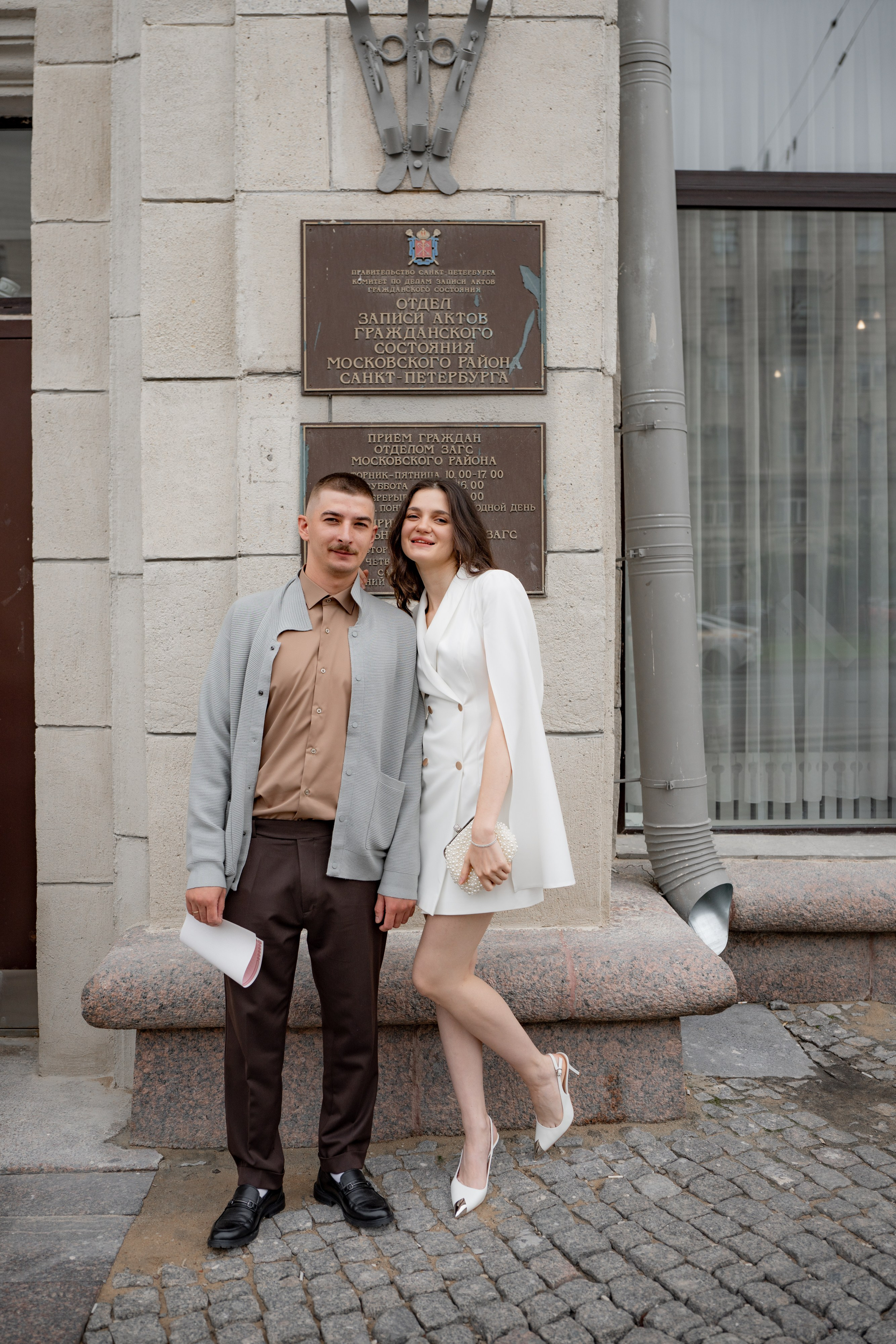 Фотосессия рядом с загсом Московского района на выходе из загса