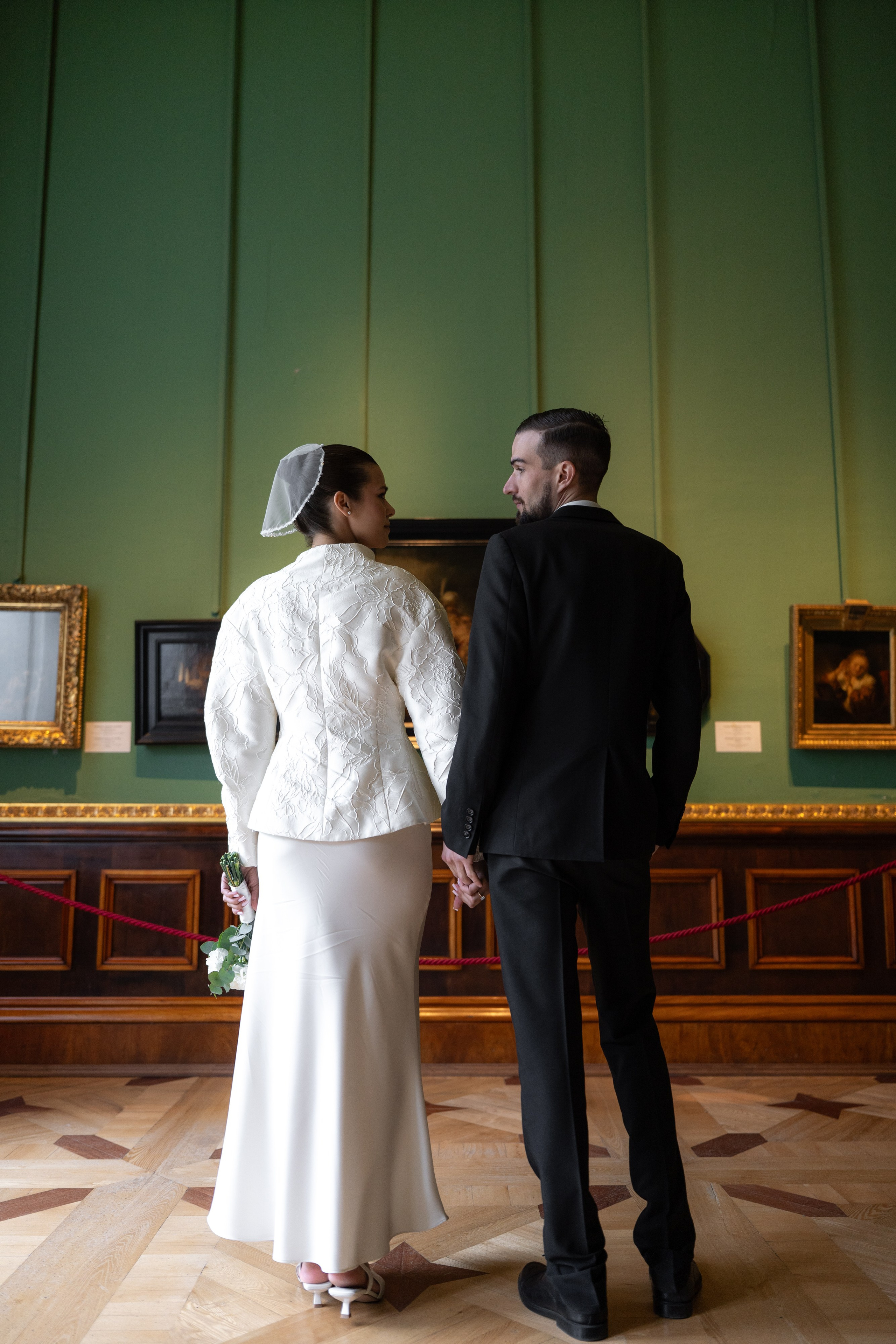 Свадебная фотосессия в Апреле в Петербурге. Свадебный фотограф Александр Невский в Санкт-Петербурге