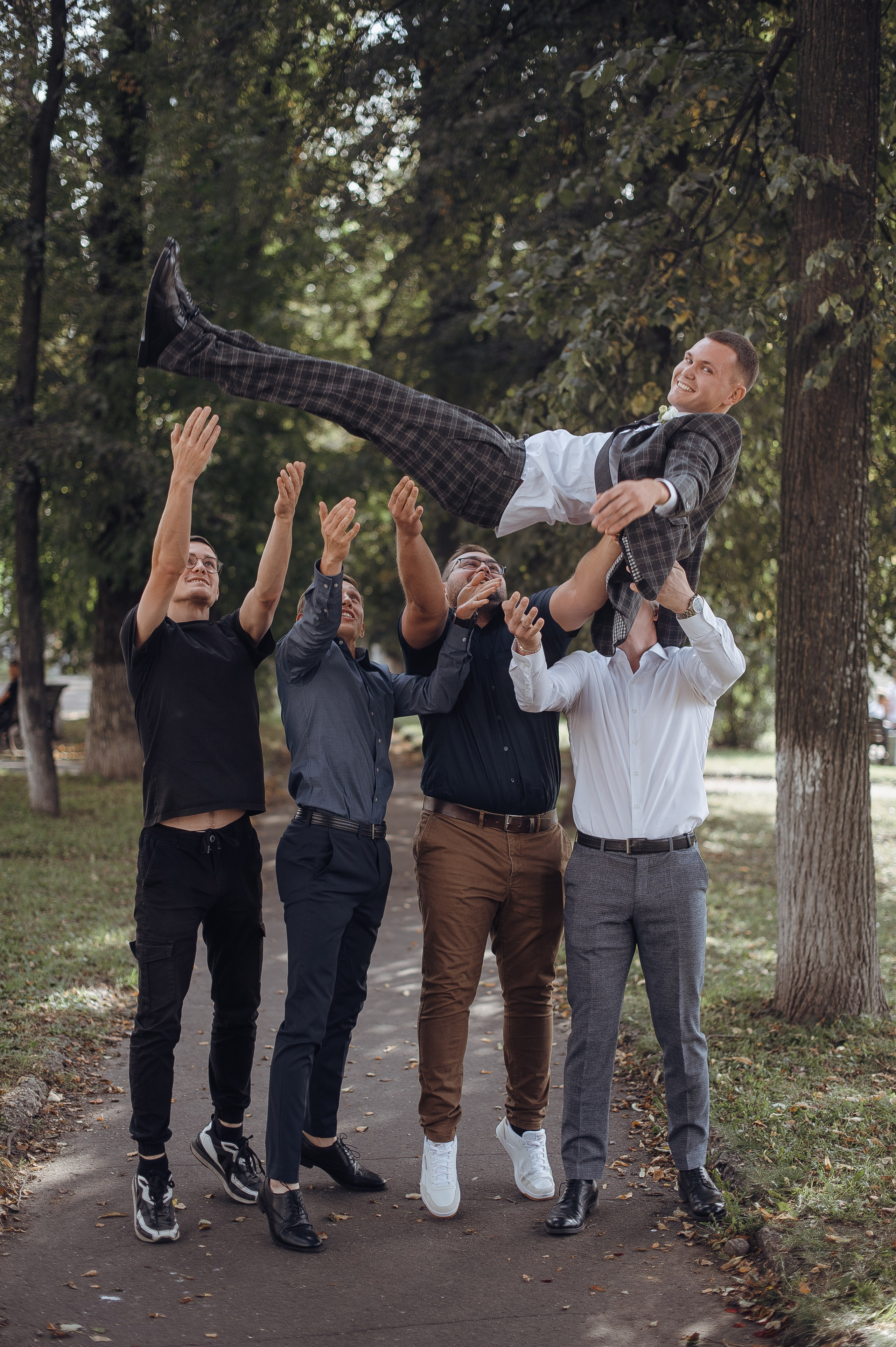 Тёплым осенним днём Николай и Наталья. Свадебный фотограф в Ярославле Денис Медоваров