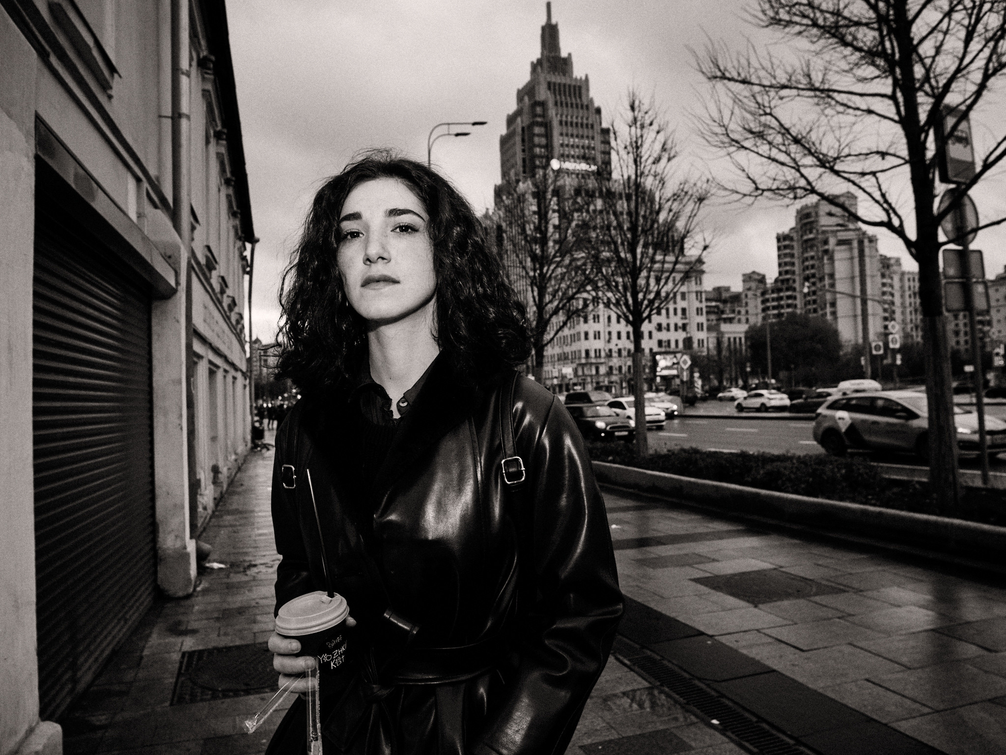 Найка и Арина — чёрно-белый стрит. Фотограф в Москве Михаил Елизарьев