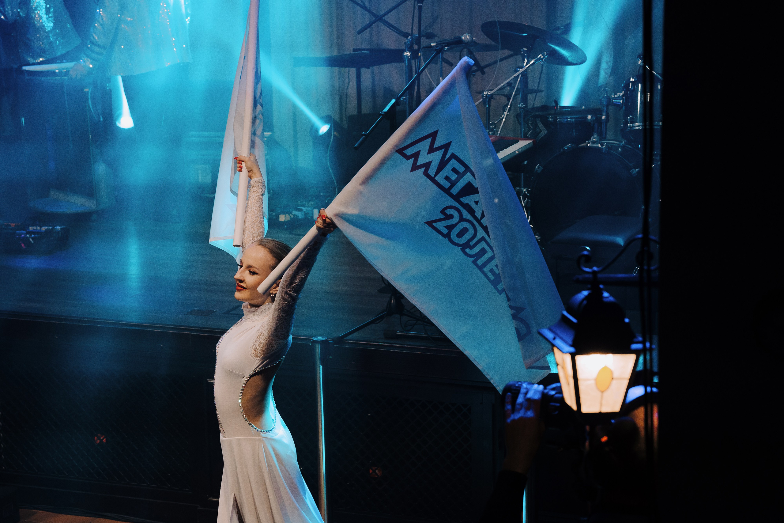 20 ЛЕТ МЕГАПОЛИС ЧЕЛЯБИНСК ХЕДЛАЙНЕР ЕЛКА. Репортажный фотограф Зуев Роман г. Челябинск