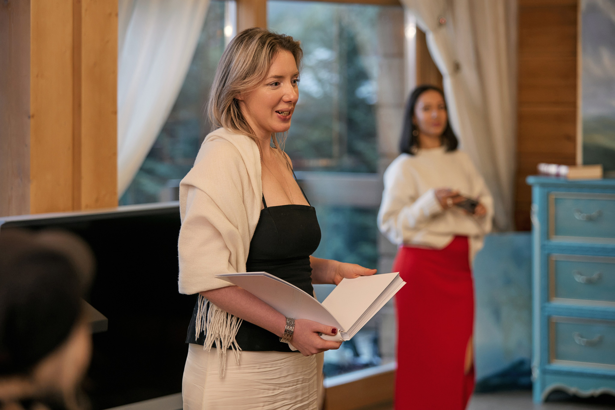 Встреча художников в небольшом загородном доме на Красной поляне. RetroChic Фото