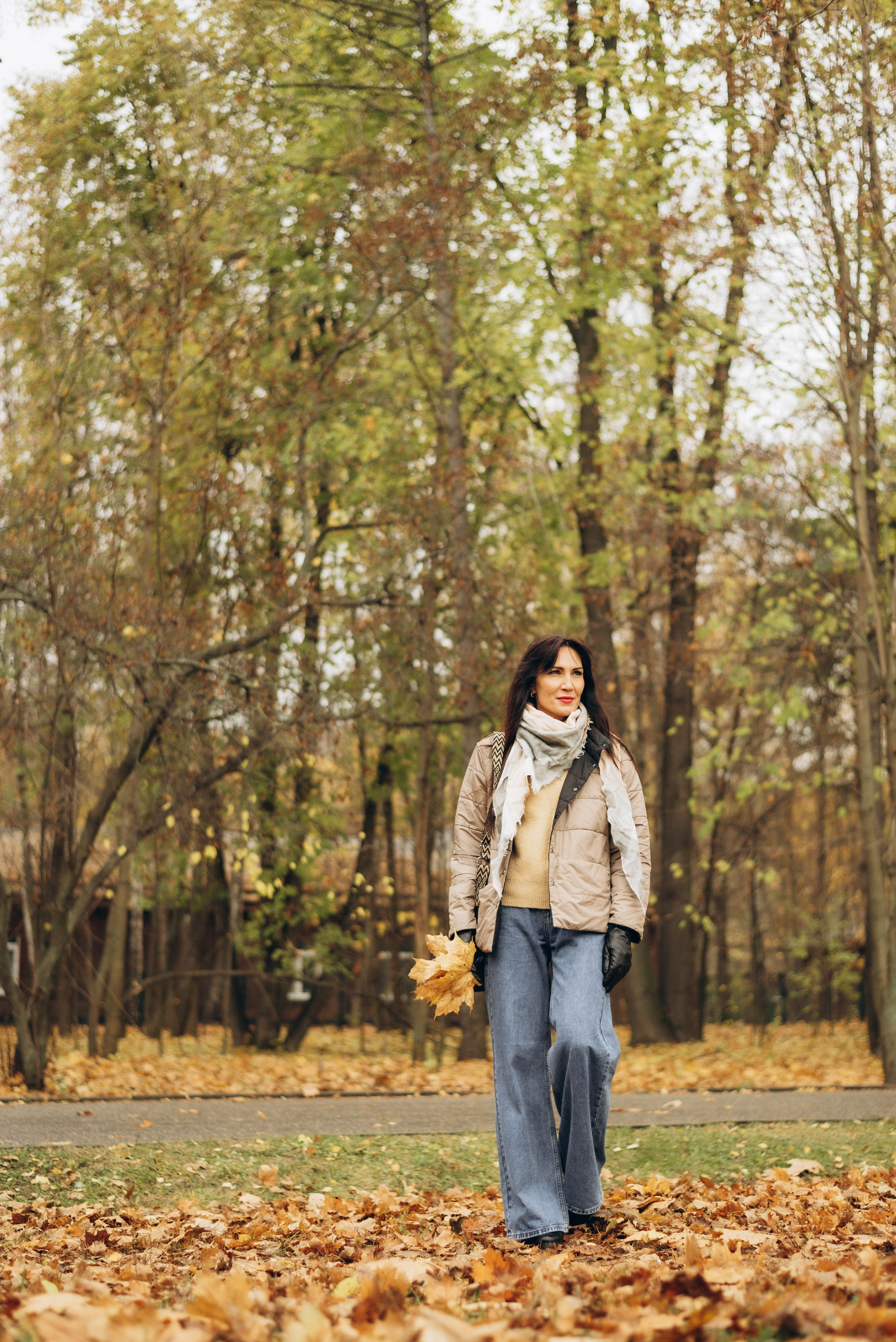 Прогулочная фотоссесия для девушки в парке. Семейный фотограф в Железнодорожном Масаева Елена