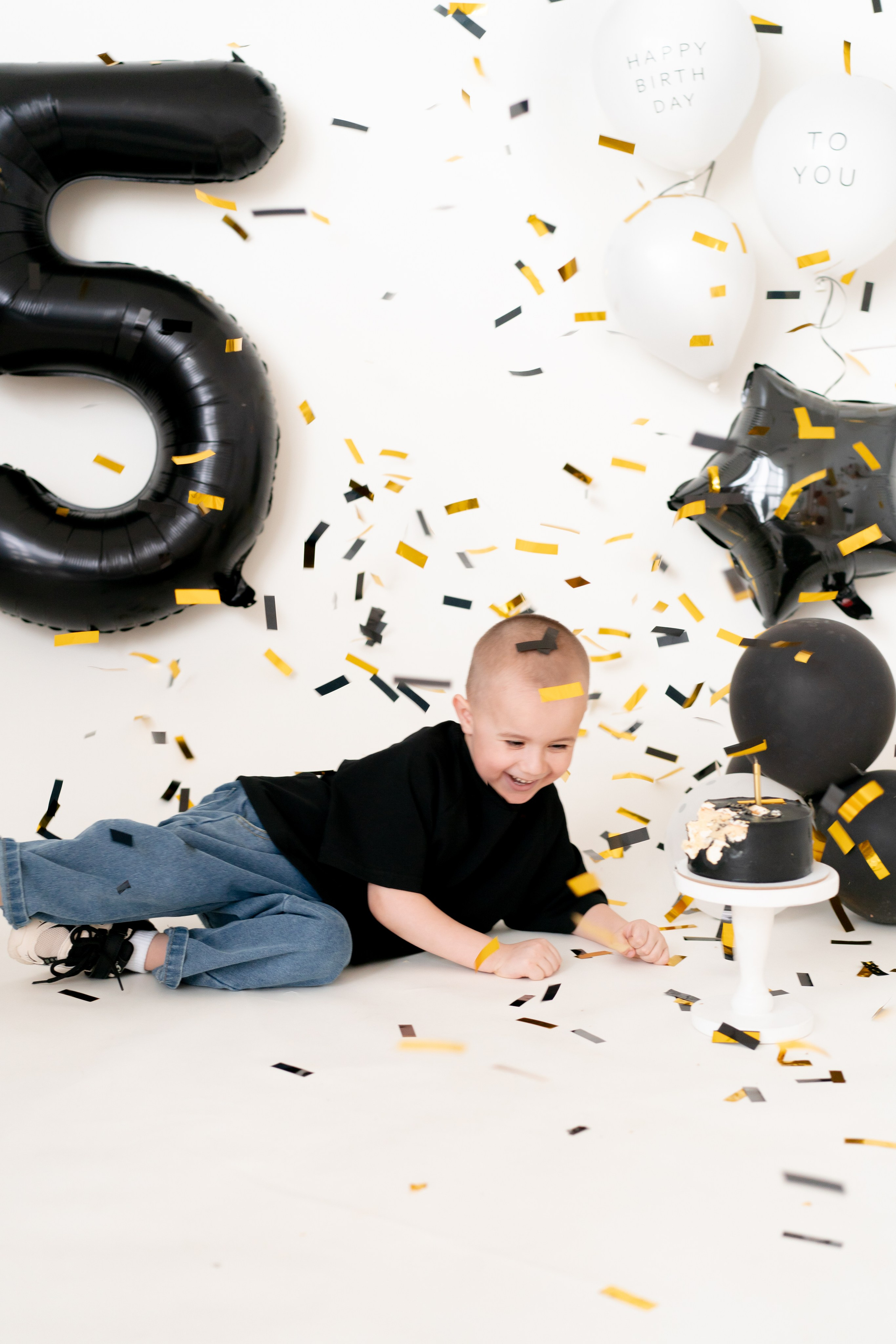 С Днём Рождения ребенка, портрет. Детская, семейная фотостудия в Санкт-Петербурге