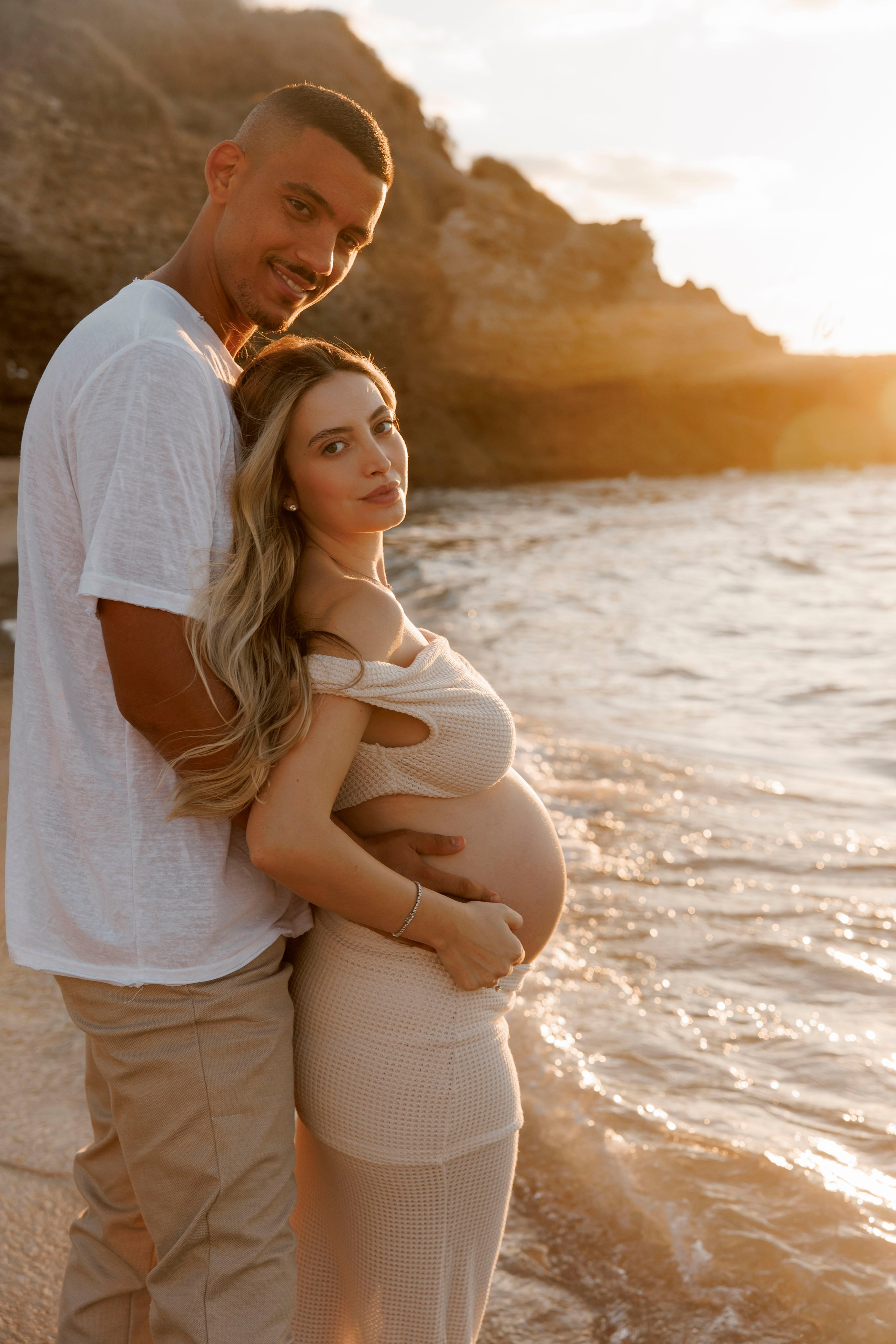 Pregnancy photoshoot near the sea. Wedding and family photographer
