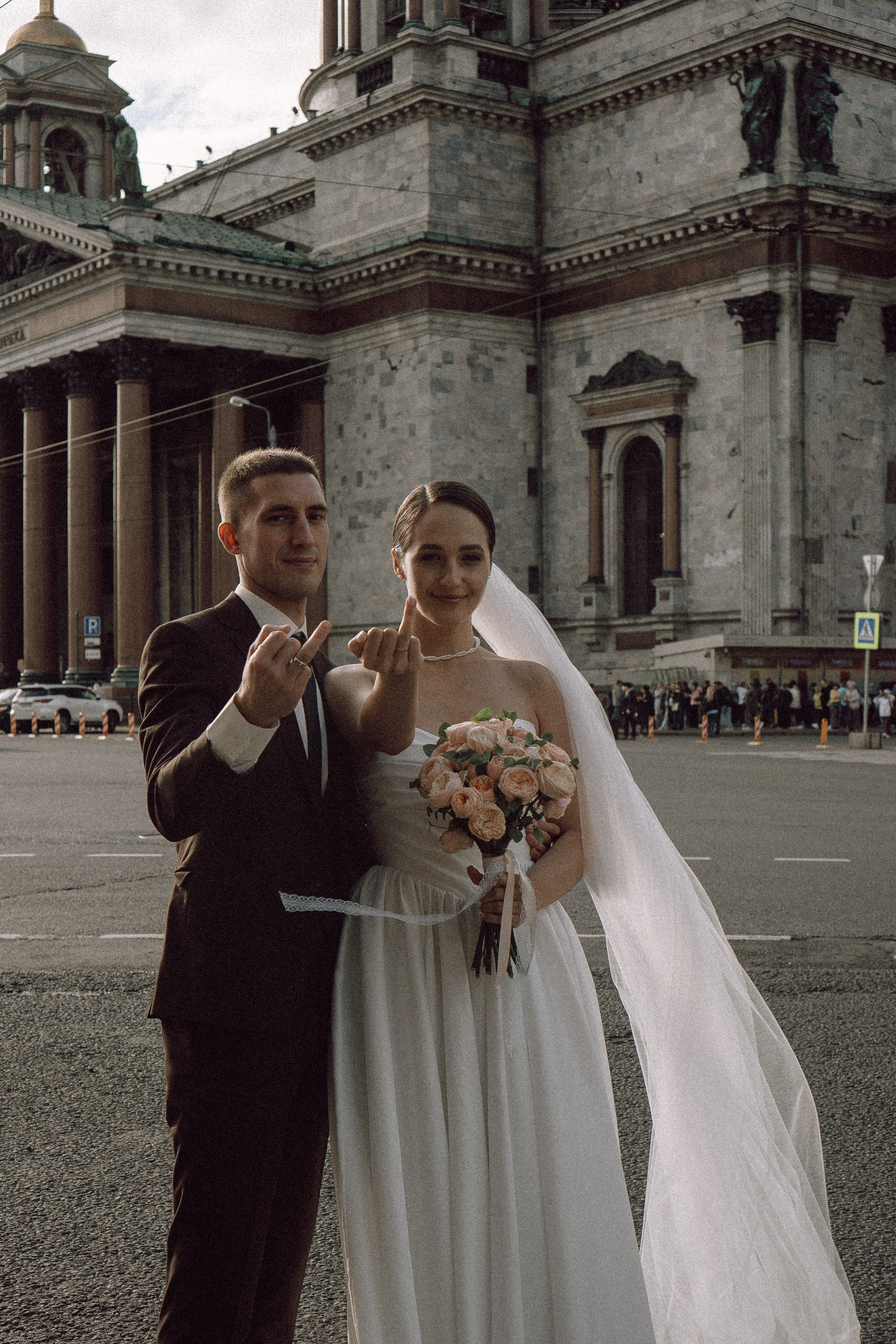СВАДЕБНАЯ ПРОГУЛКА В САНТК-ПЕТЕРБУРГЕ (ИСАКИЕВСКИЙ СОБОР, ЗИМНЯЯ КАНАВКА, ЭРМИТАЖ И БОЛЬШАЯ МОРСКАЯ УЛИЦА). Профессиональный фотограф, Санкт-Петербург — Виктория Богомолова