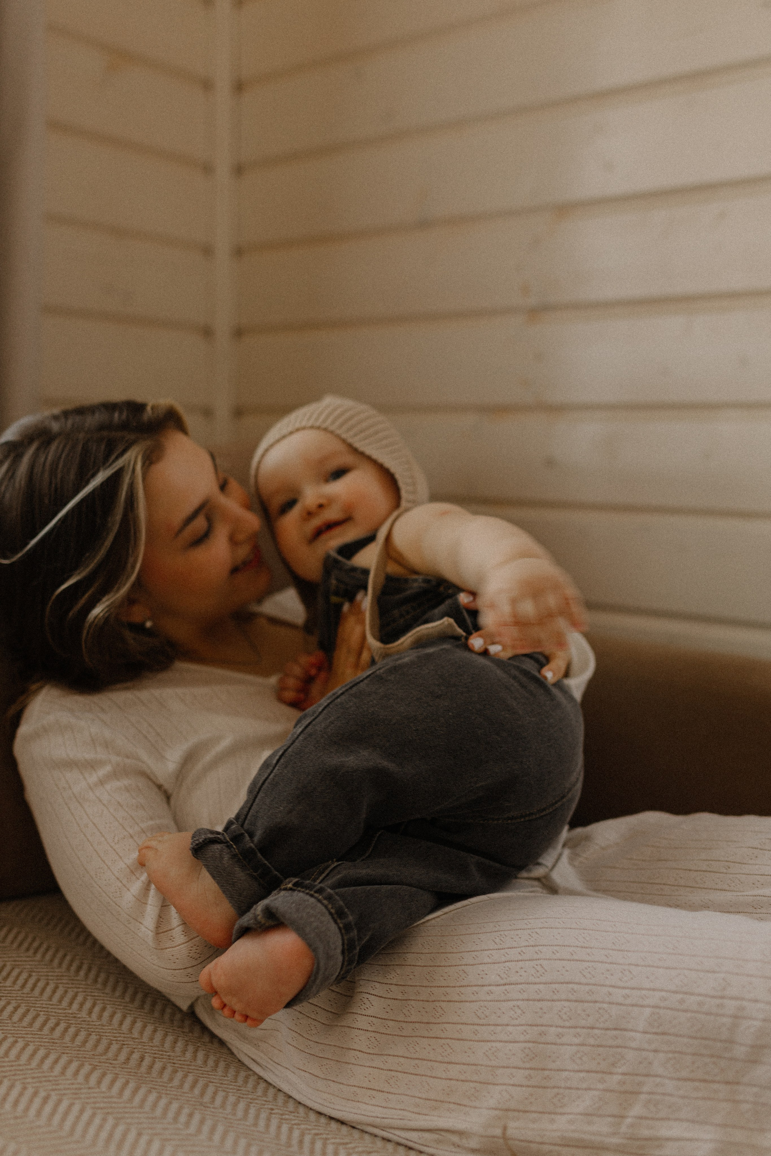 Яна и Тимофей. Домашняя съёмка. Семейный фотограф Тихвин, Санкт-Петербург и ЛО