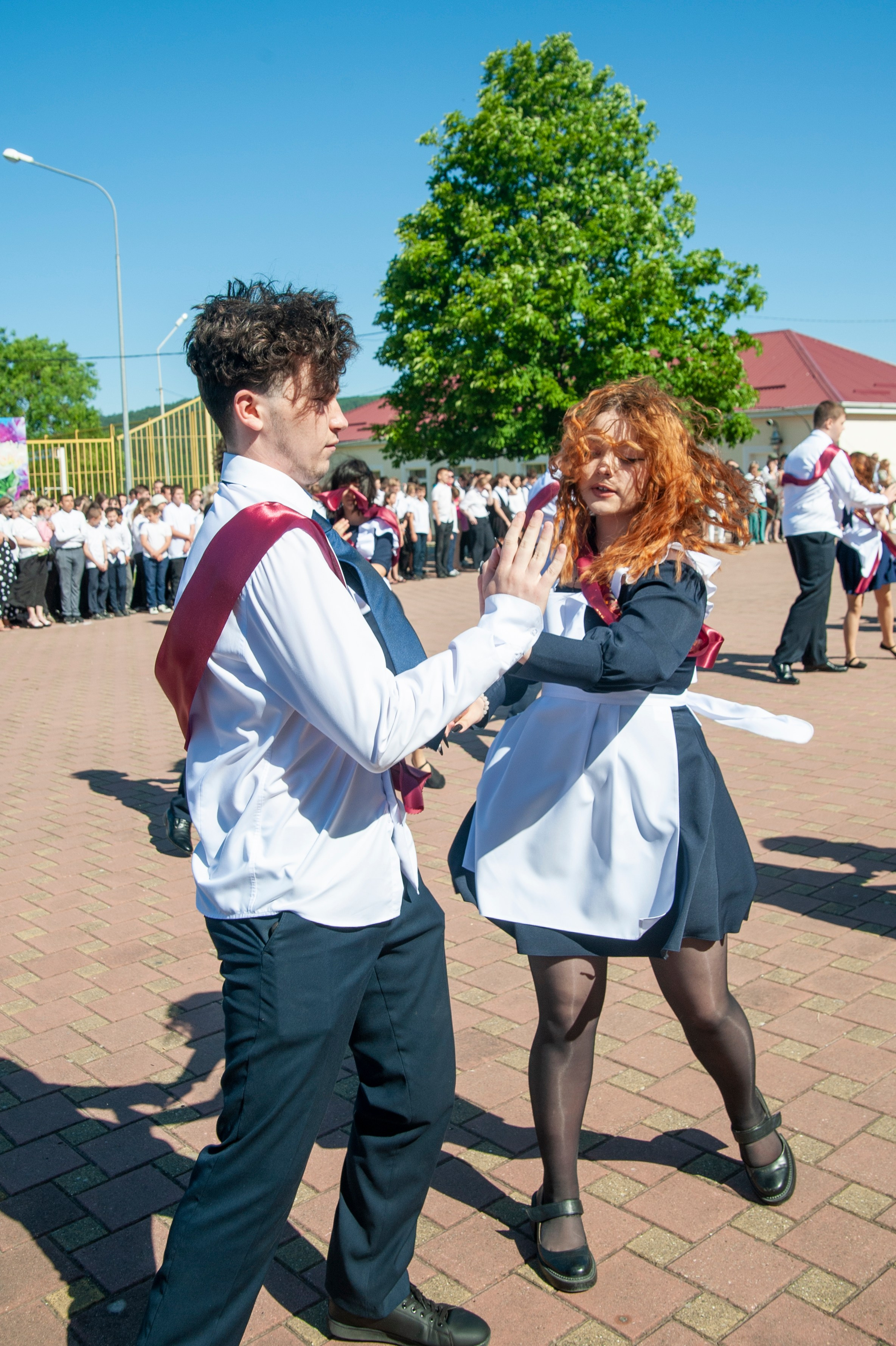 Последний Звонок МАОУ СОШ № 17 им. Эдуарда Есаяна — Архипо-Осиповка. Свадебный и семейный фотограф Денис Лукьянов в Краснодаре, Краснодарском крае и Республике Крым