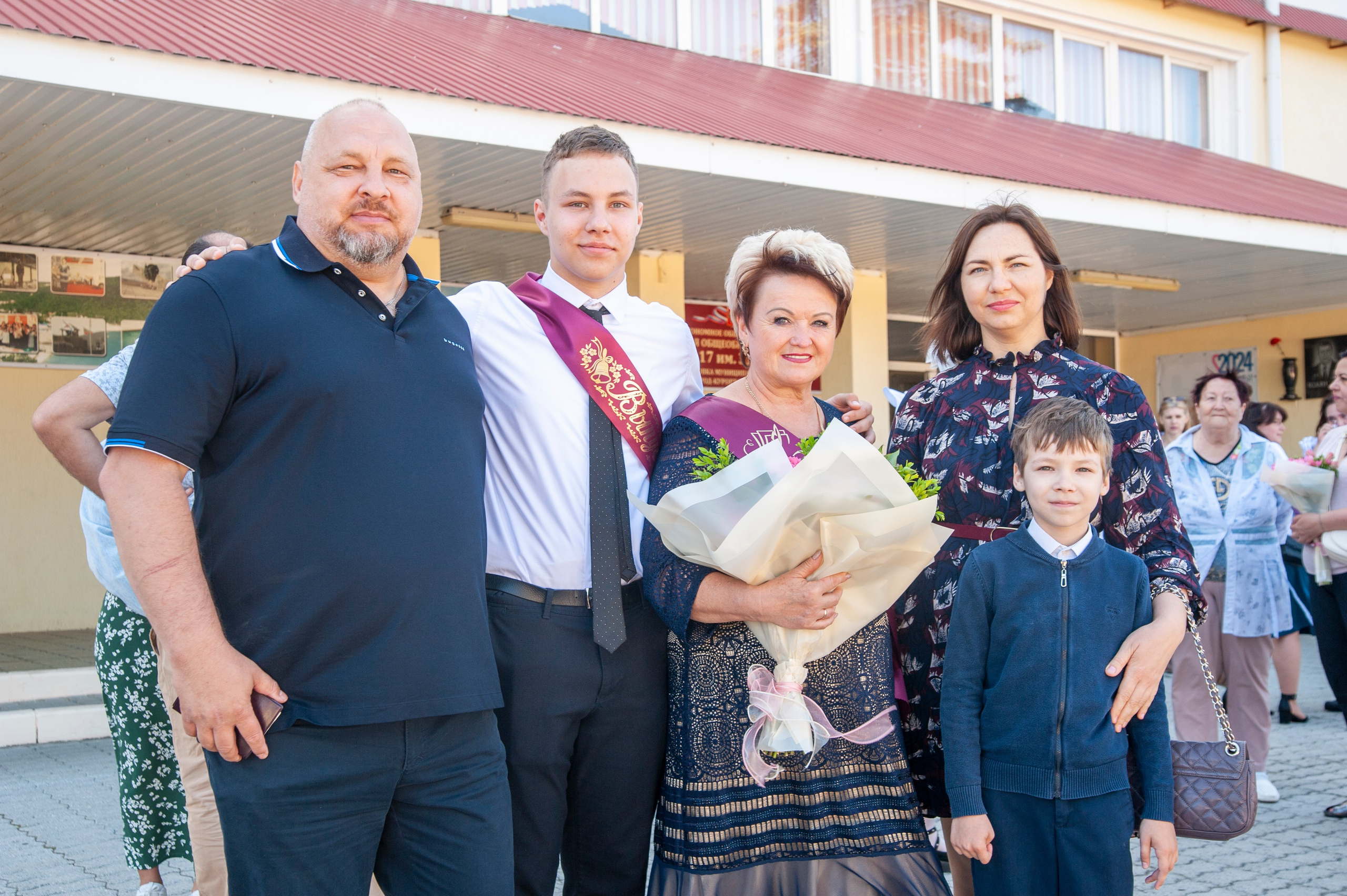 Последний Звонок МАОУ СОШ № 17 им. Эдуарда Есаяна — Архипо-Осиповка. Свадебный и семейный фотограф Денис Лукьянов в Краснодаре, Краснодарском крае и Республике Крым