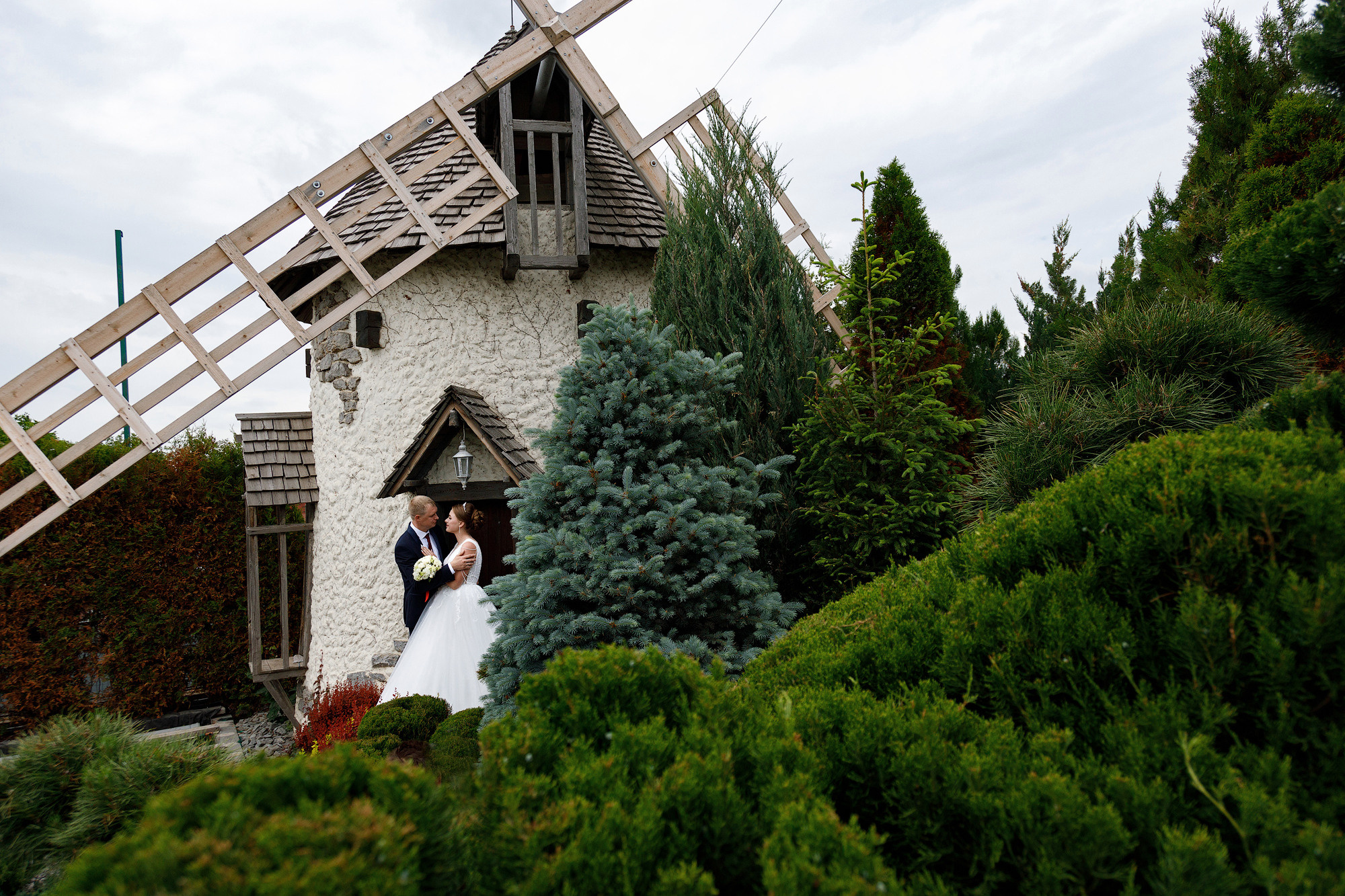 Фотосъемка в атмосферном месте. Фото видео съёмка в Белой Калитве дуэт Герман и Инна