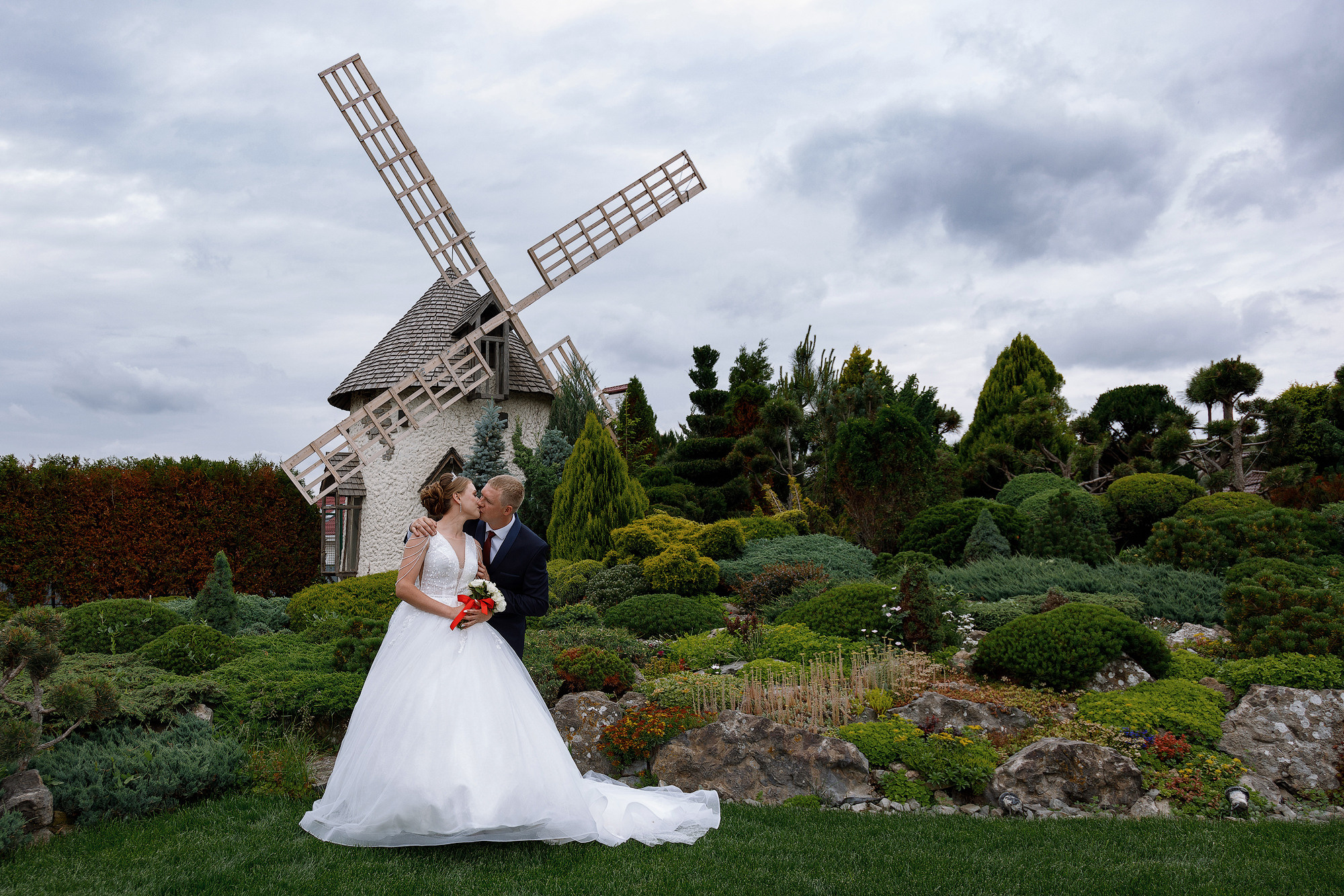 Фотосъемка в атмосферном месте. Фото видео съёмка в Белой Калитве дуэт Герман и Инна