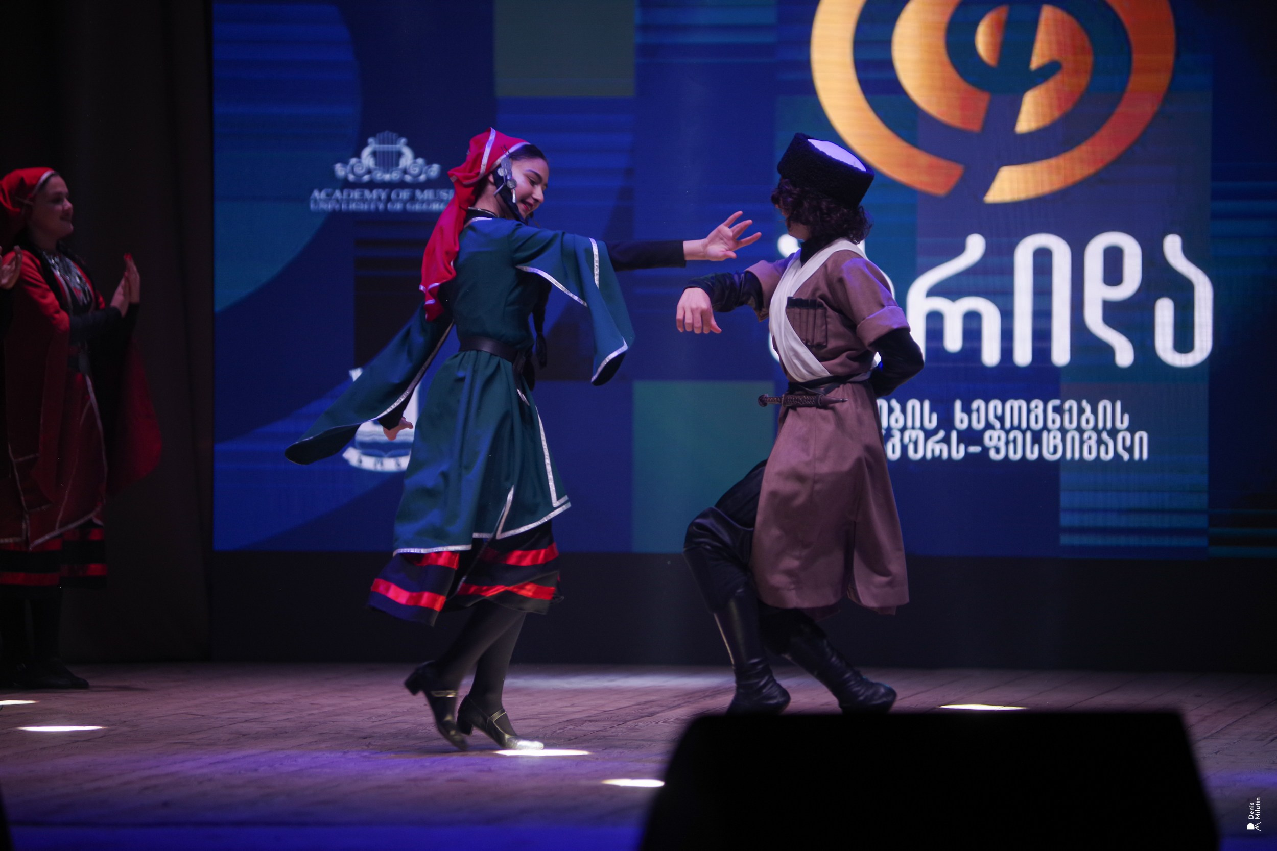 Танцы в Хоби. Портретный фотограф Денис Милютин