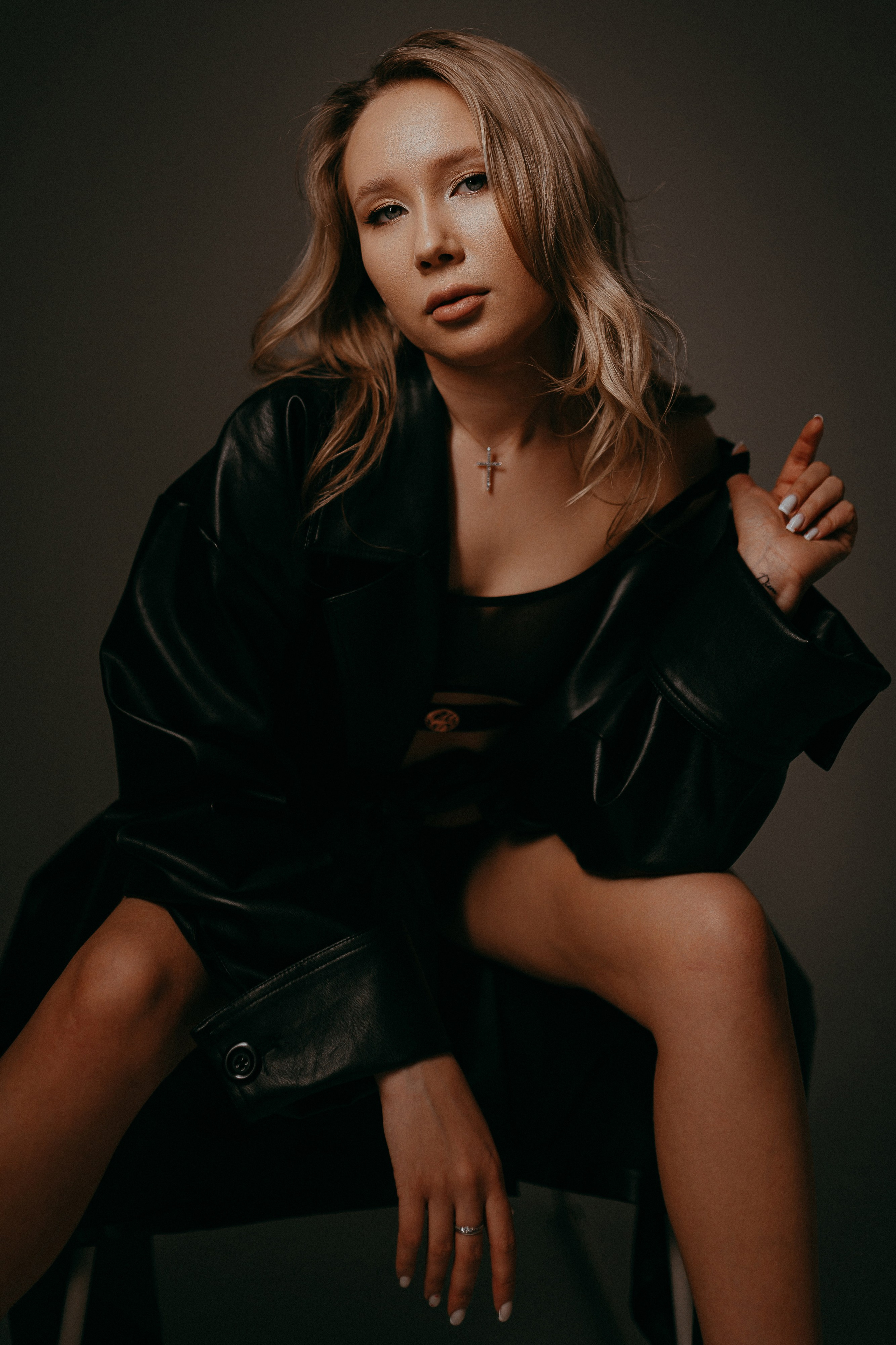 Съёмка в плаще. Фотограф Алексей Кутырёв