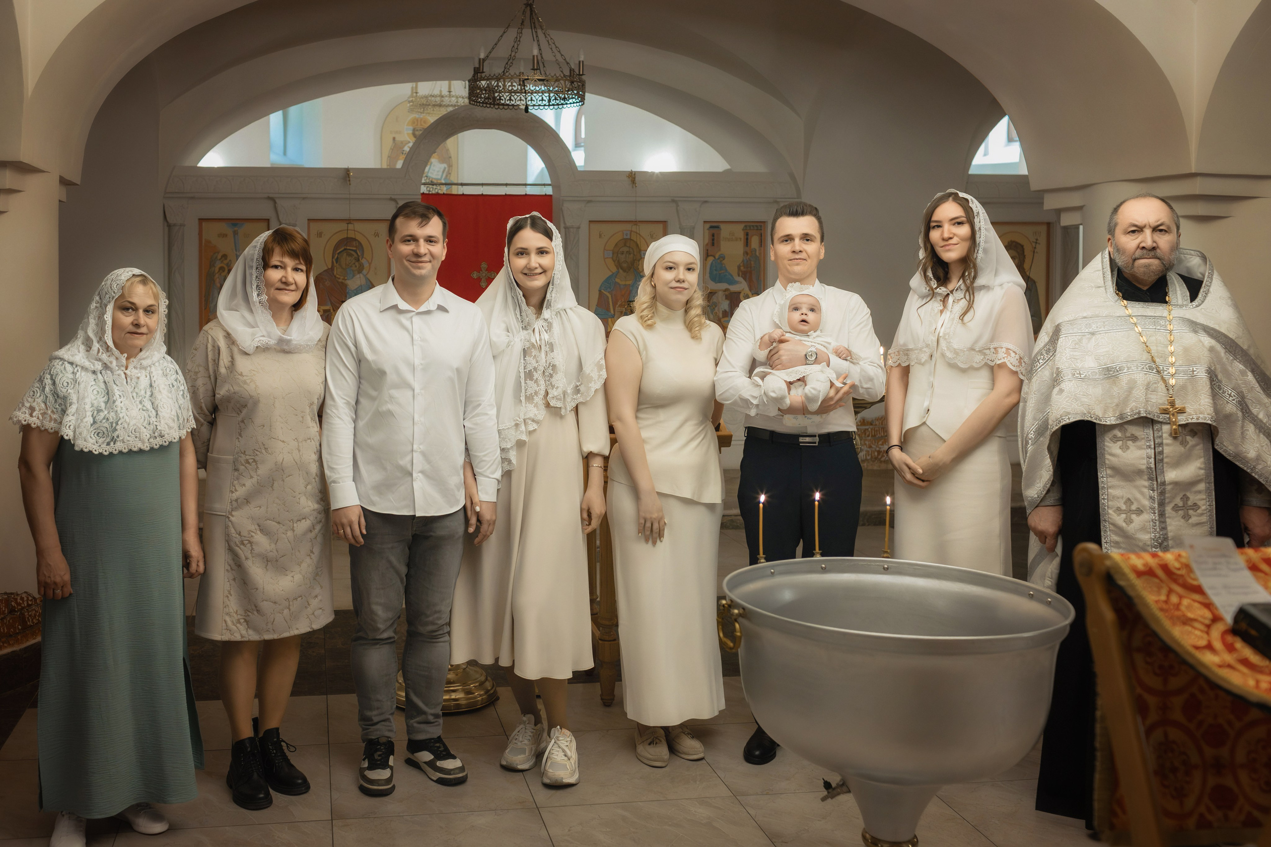 Семейная фотография после Таинства крещения Алисы.