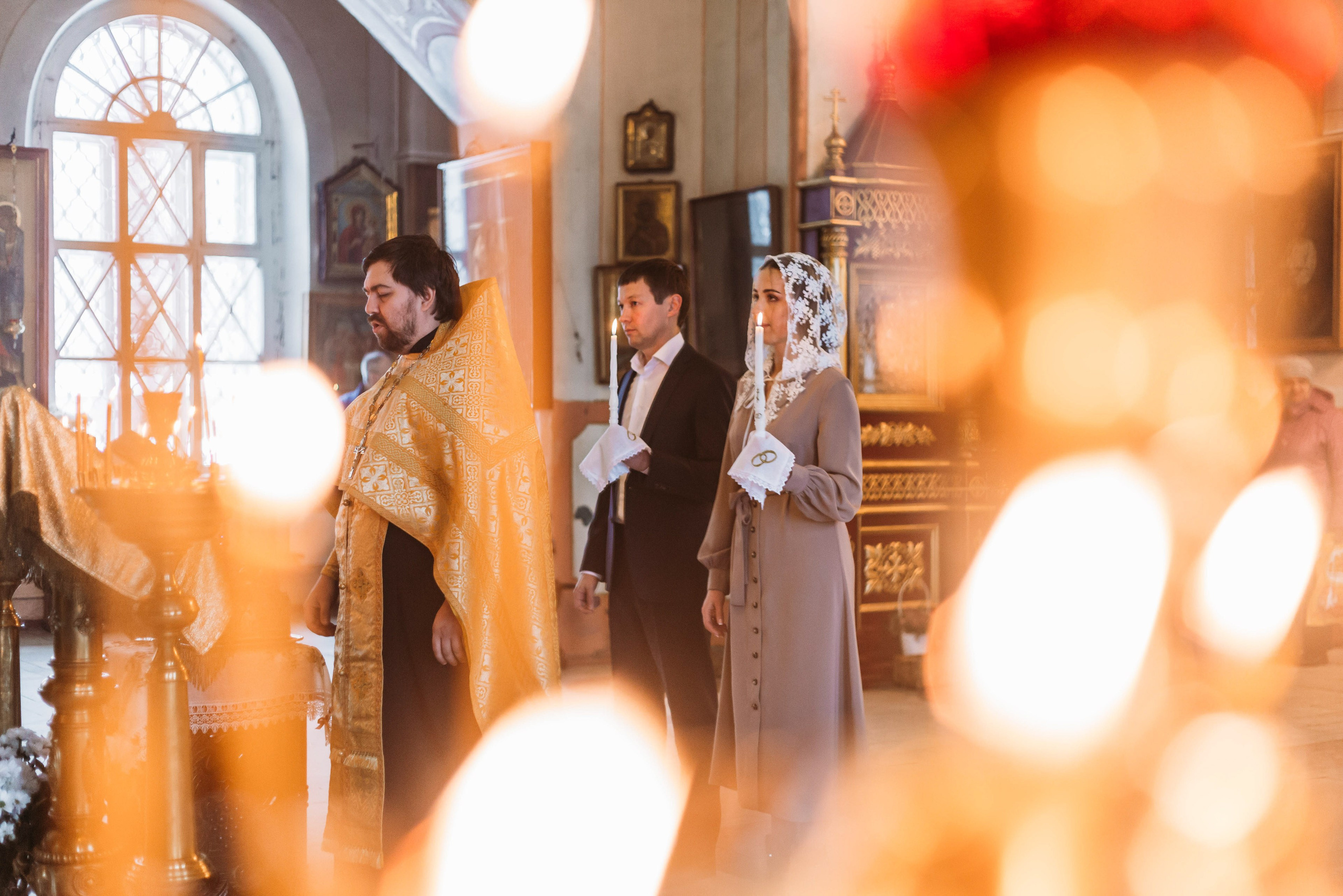 фотосъёмка венчания в храме, съёмка таинства венчания, фотограф на венчание, фотограф в Кирове на венчание