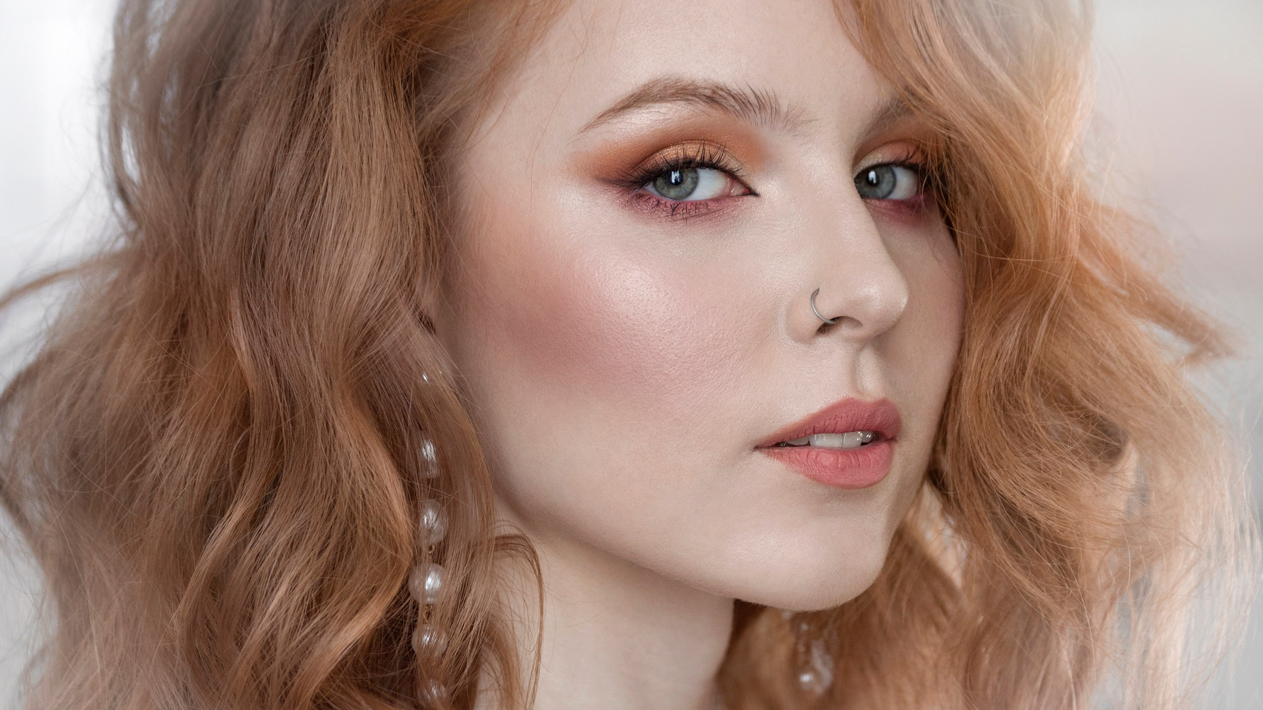 Макияж невесты - портрет лица невесты крупным планом 