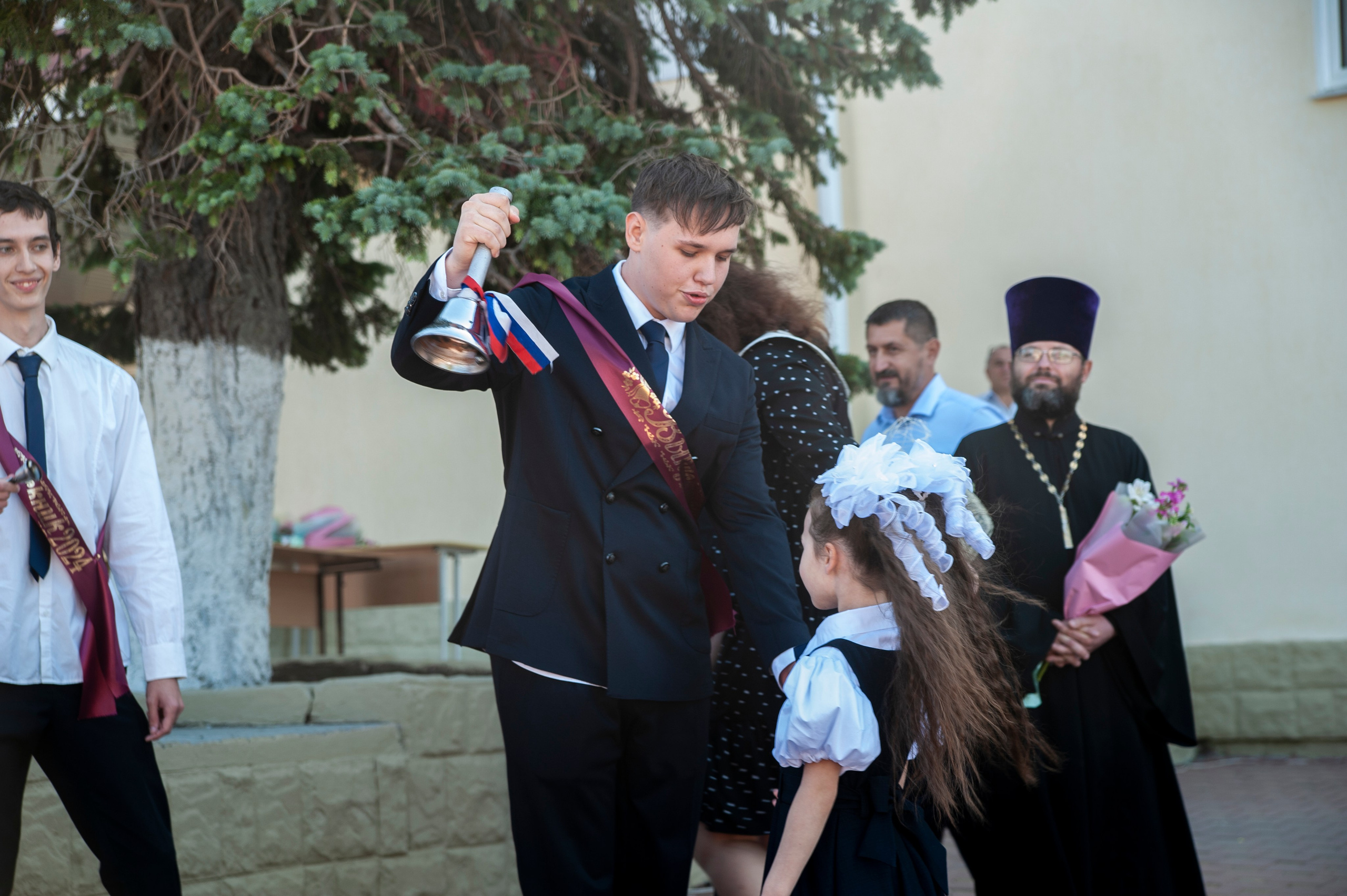 Последний Звонок МАОУ СОШ № 17 им. Эдуарда Есаяна — Архипо-Осиповка. Свадебный и семейный фотограф Денис Лукьянов в Краснодаре, Краснодарском крае и Республике Крым