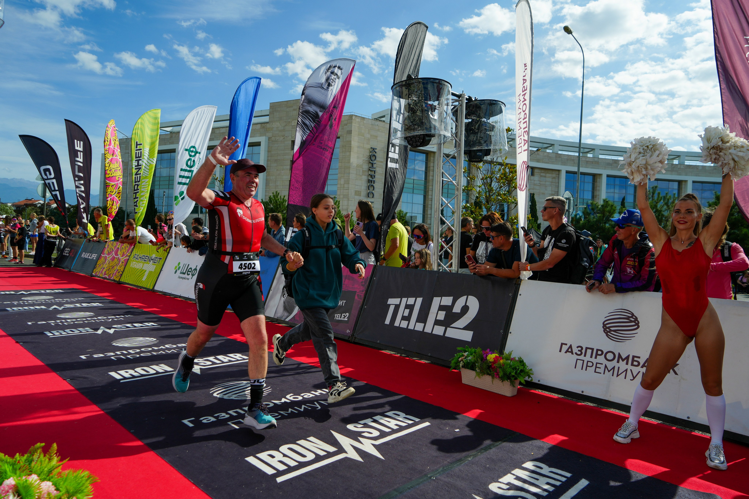 Фотоотчет партнерской интеграции для компании TELE2 на фестивале Ironstar. Репортажный фотограф в Красной Поляне и Сочи Павлюченко Екатерина