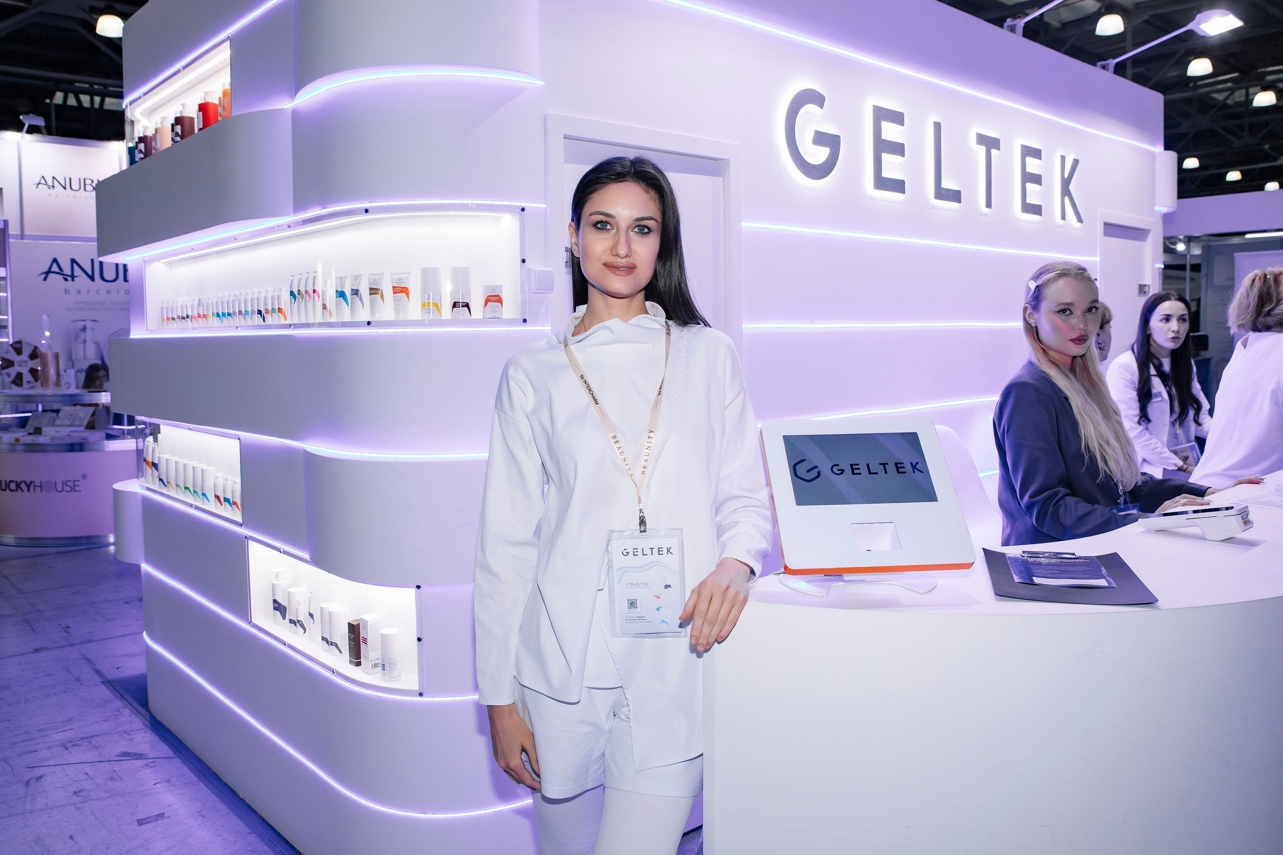 Выставка BEAUNITY by InterCHARM 2026. Профессиональный фотограф в Москве | Заказать фотосессию и съемку