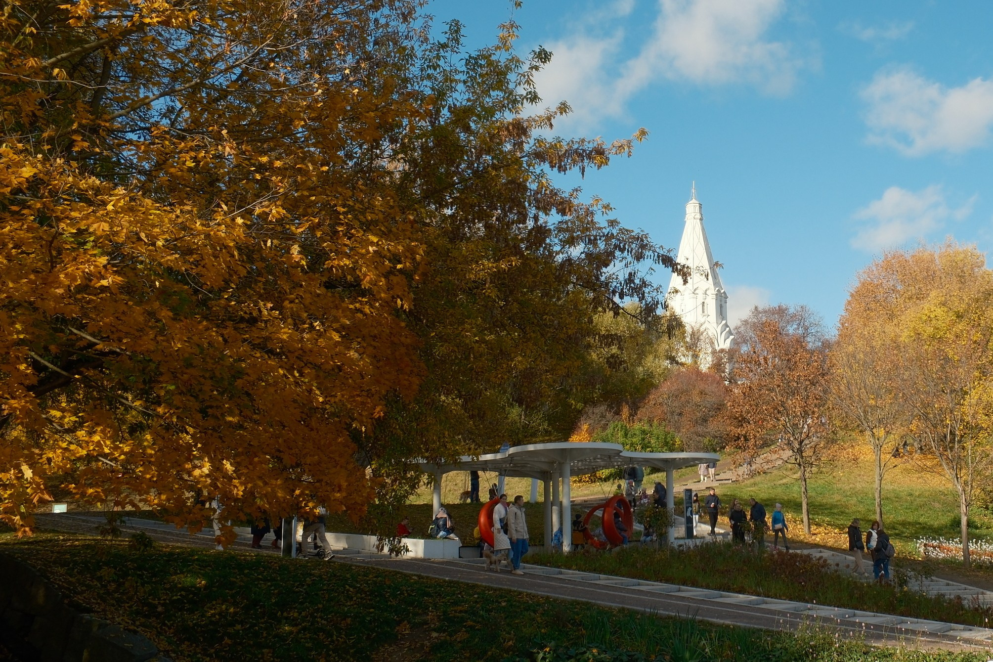 Улица, люди, жизнь…