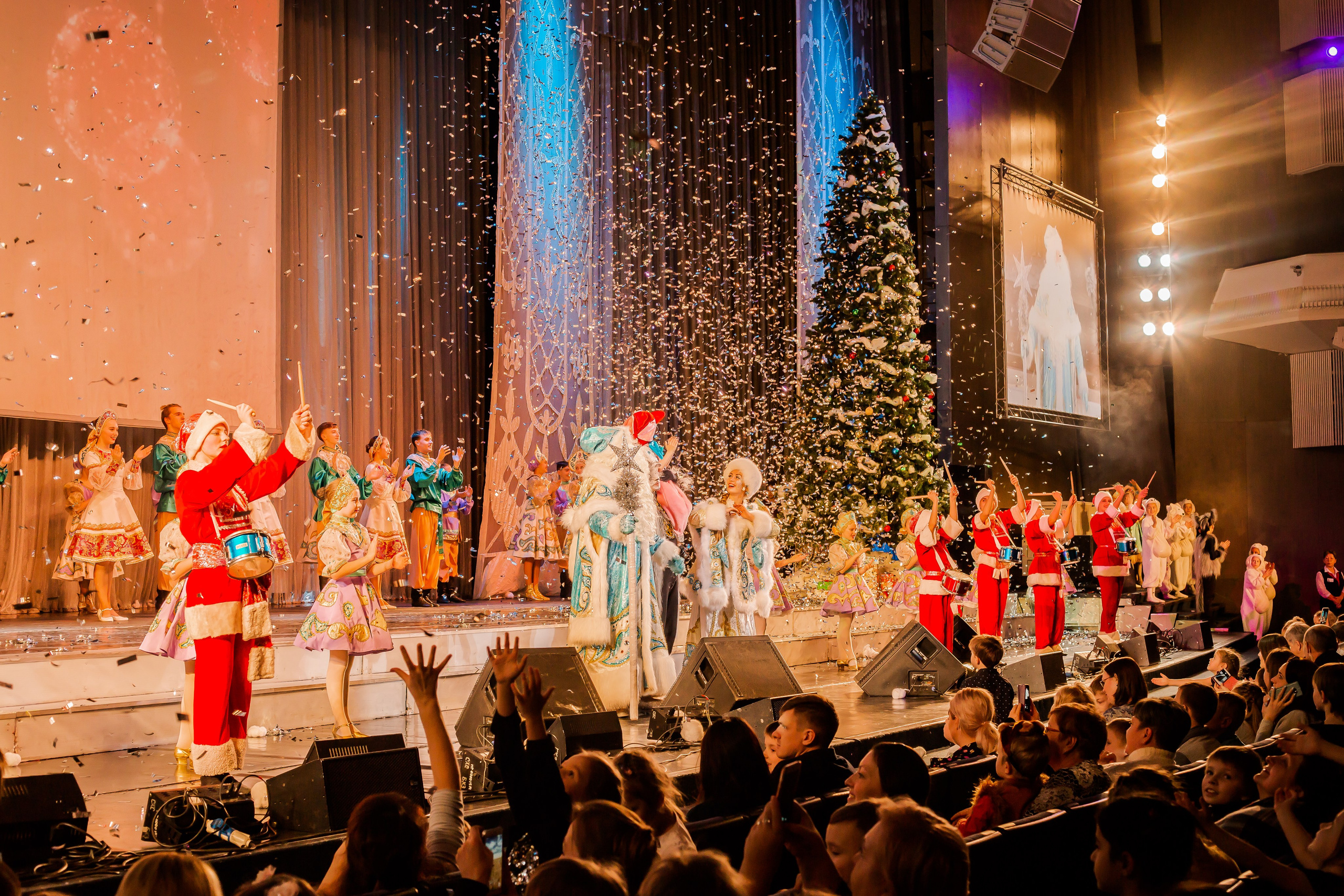 Репортаж — детская елка в БКЗ. Свадебный и семейный фотограф в Санкт-Петербурге Макеева Наталья