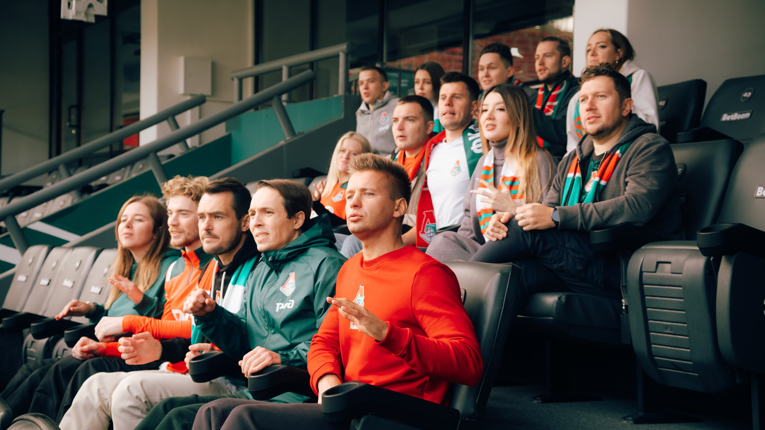 Pubblicità. Fotografo a Mosca con un’atmosfera notturna di foto