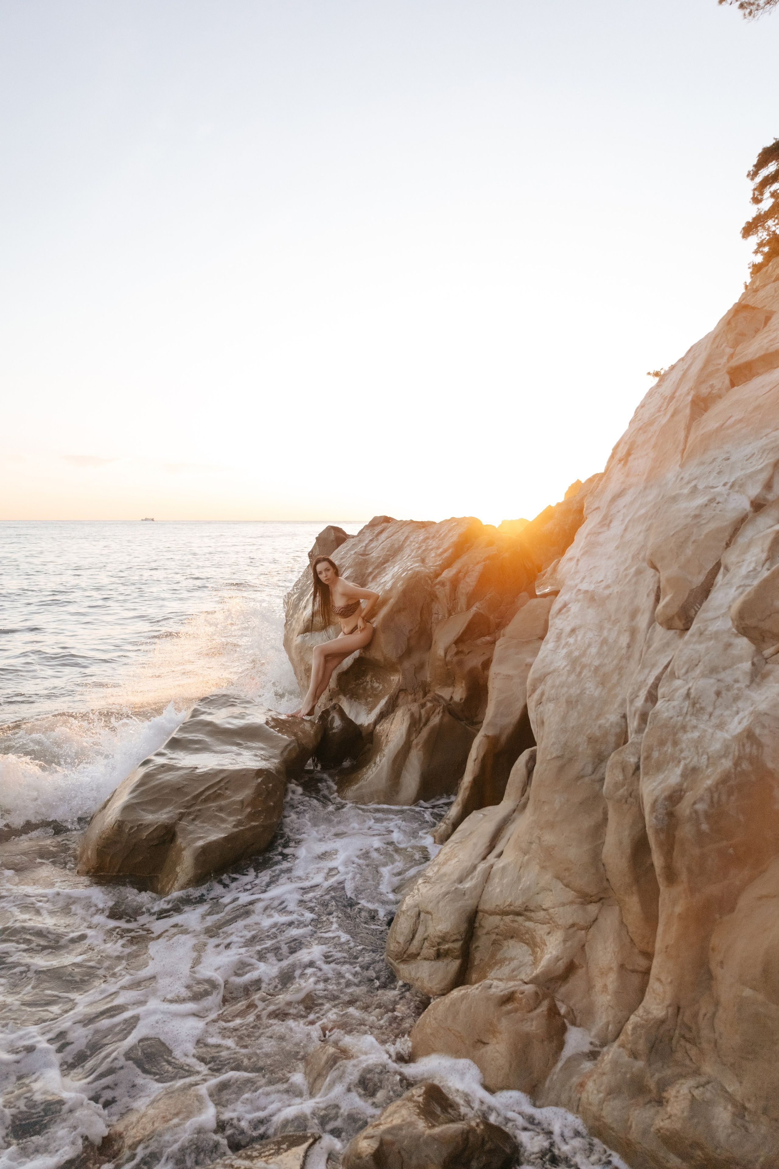 Юлия. Заката на скале Парус. Семейный и портретный фотограф в Геленджике Любовь Бодрова