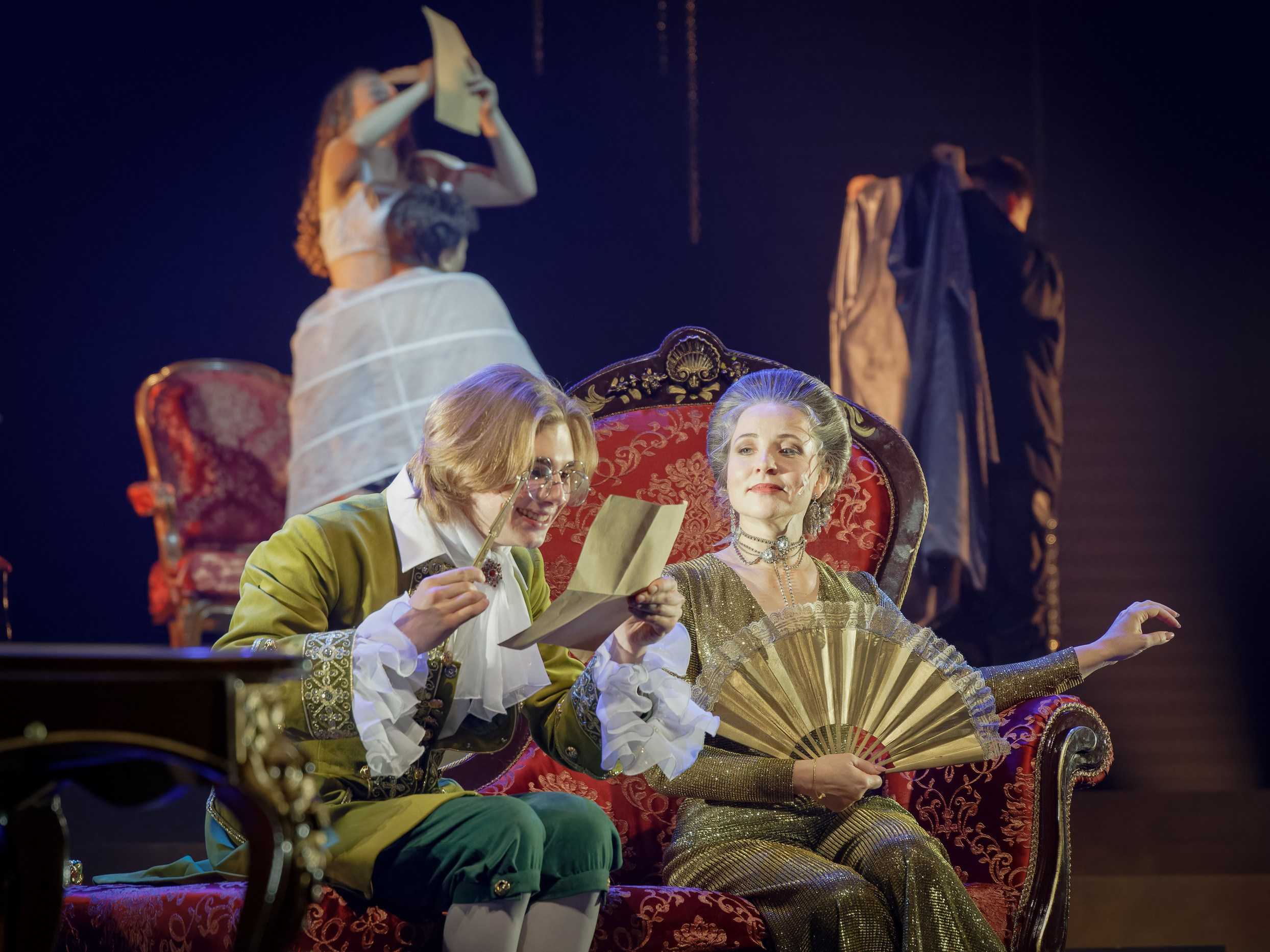 Опасные связи_Чехов-центр. Фотограф. г. Южно-Сахалинск. Олег Толстов