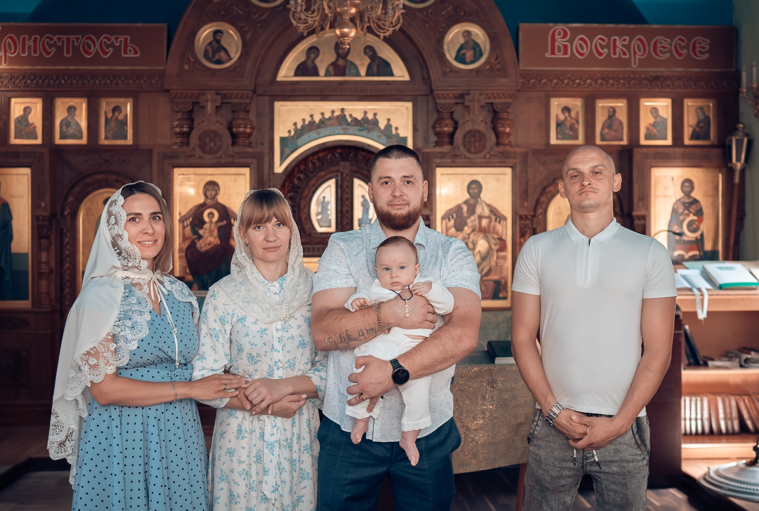 Крещение в храме святого Феодора Ушакова Севастополь. Фотограф церковных Таинств Луганск