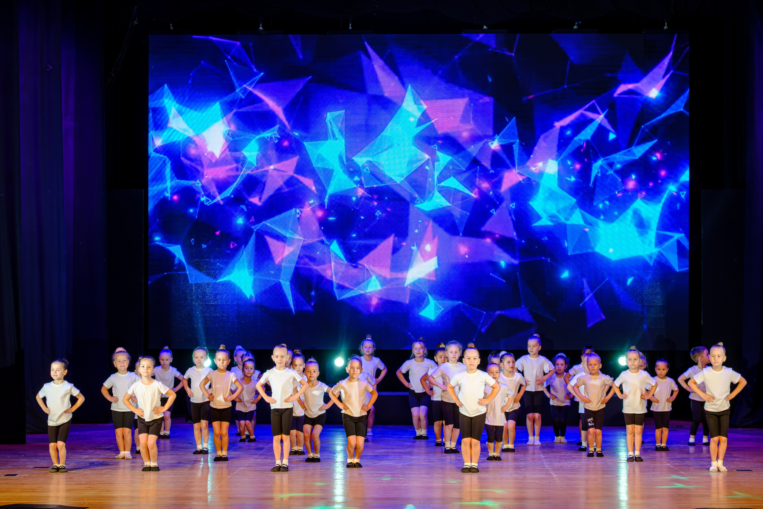 По ту сторону сцены: эксклюзив от Никиты Максимова о молодежи Междуреченска.