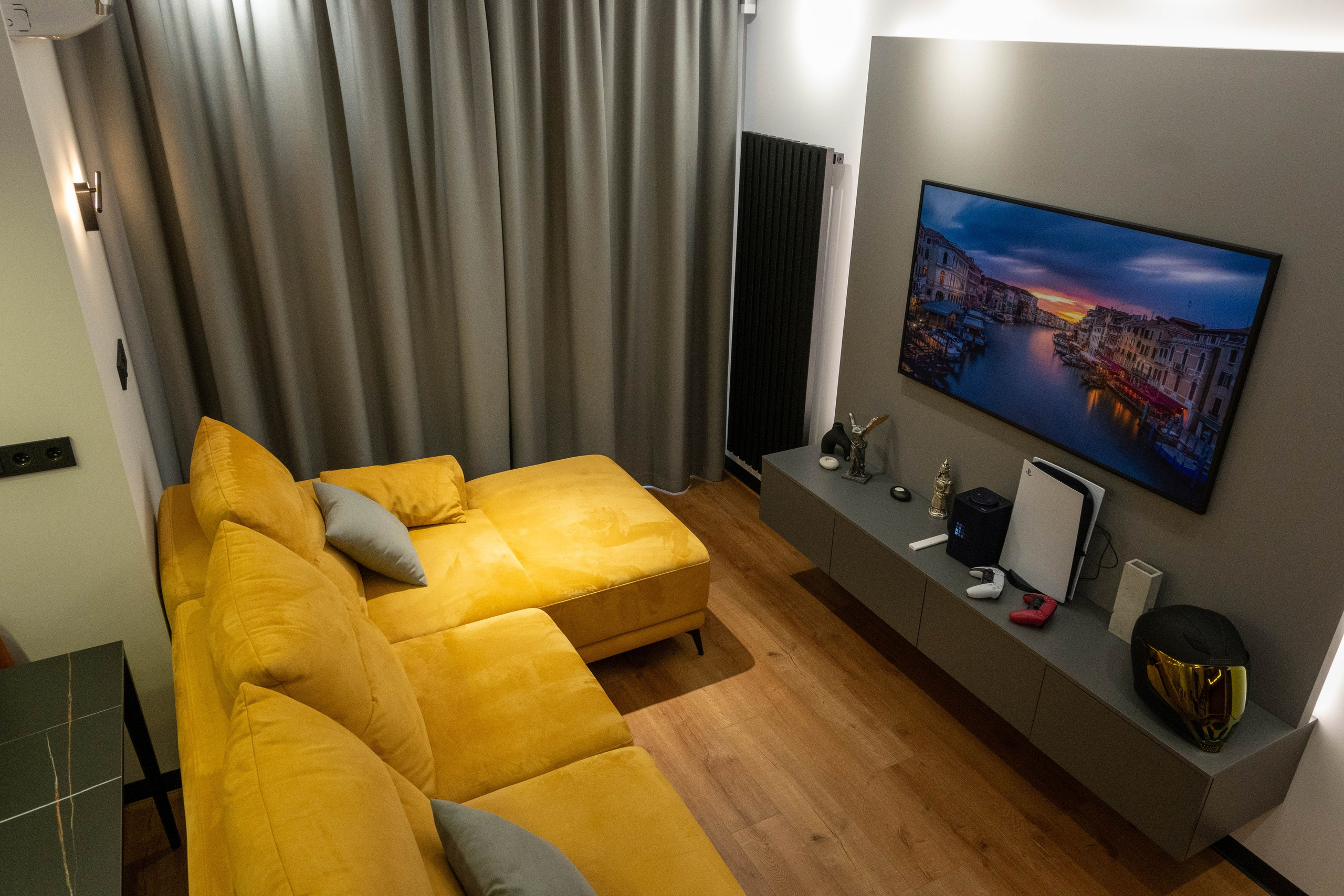 The apartment is on two levels. Fotograf Dmitrii Donets